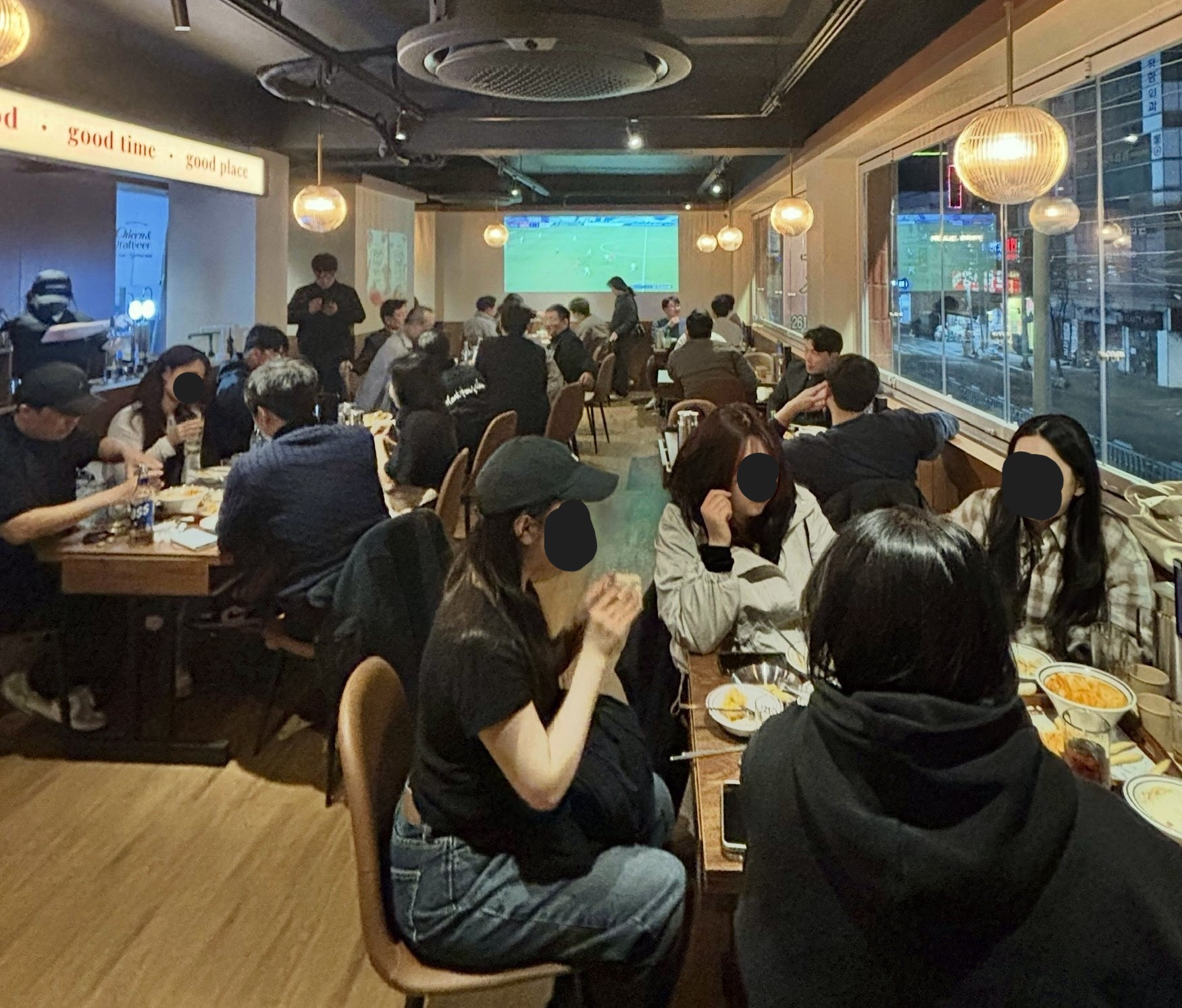 닭장맥주 개봉점 내부 또는 관련 모습