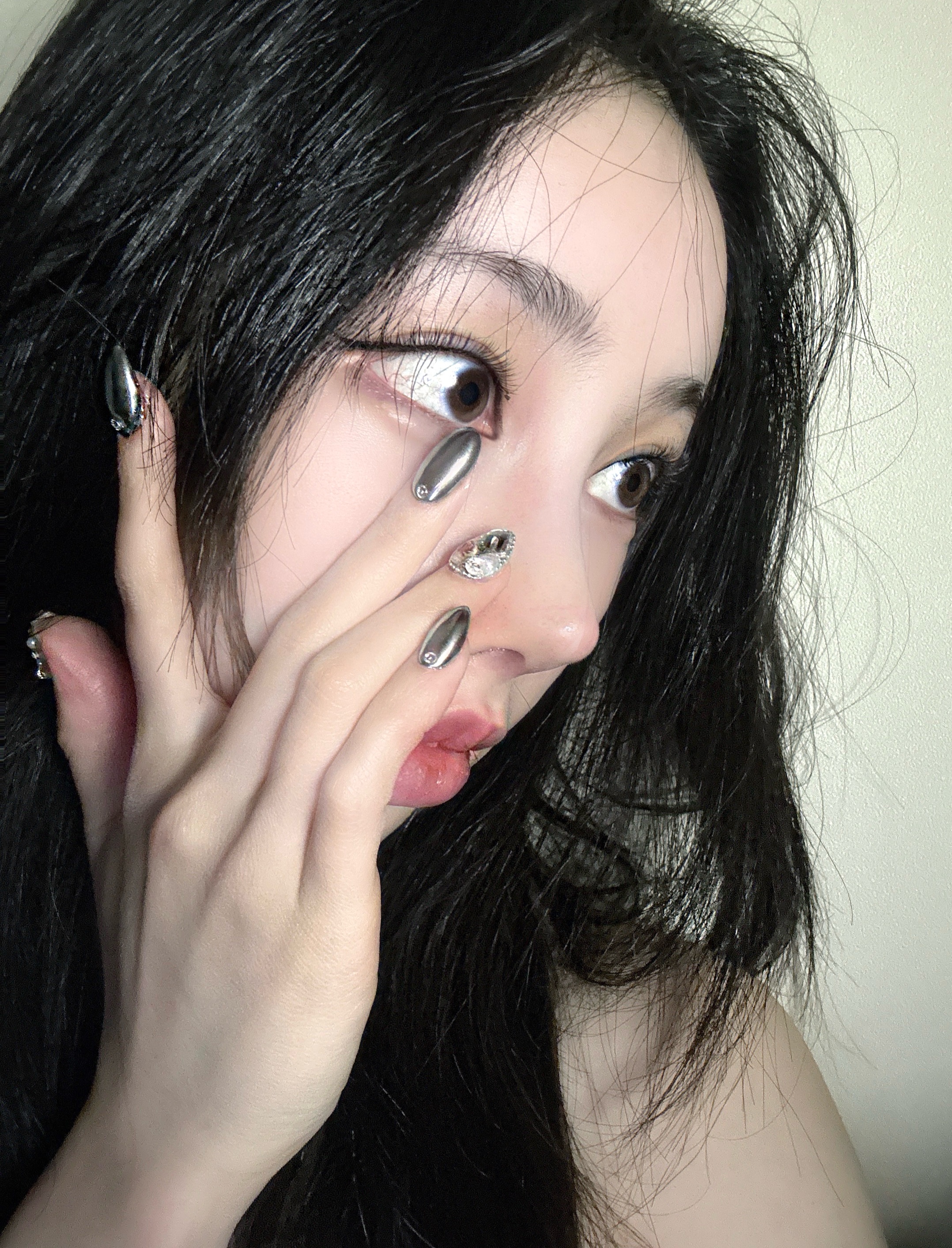 띠어리네일 내부 또는 관련 모습
