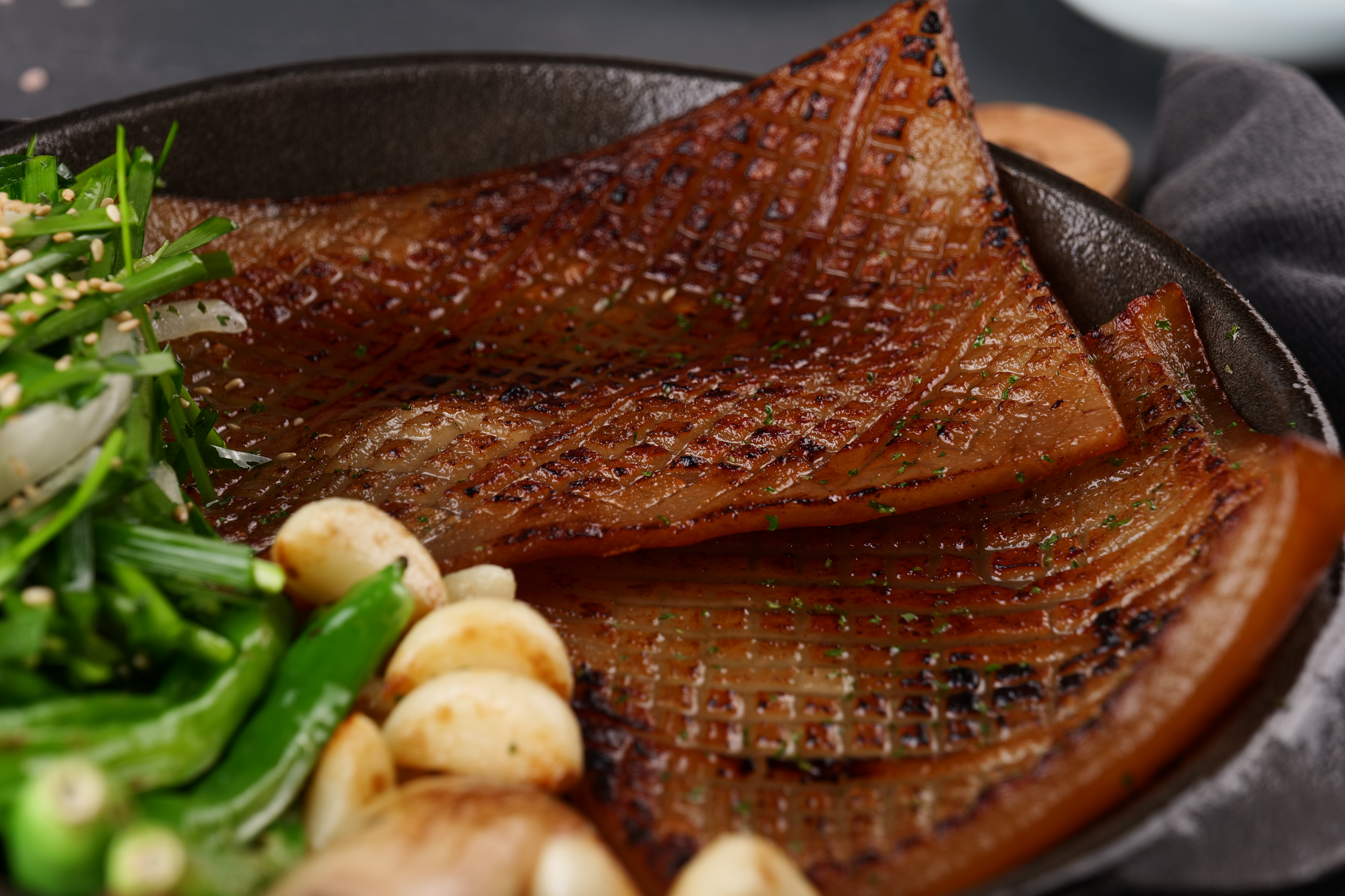 백번칼집넣은 벌집돼지껍데기 200g