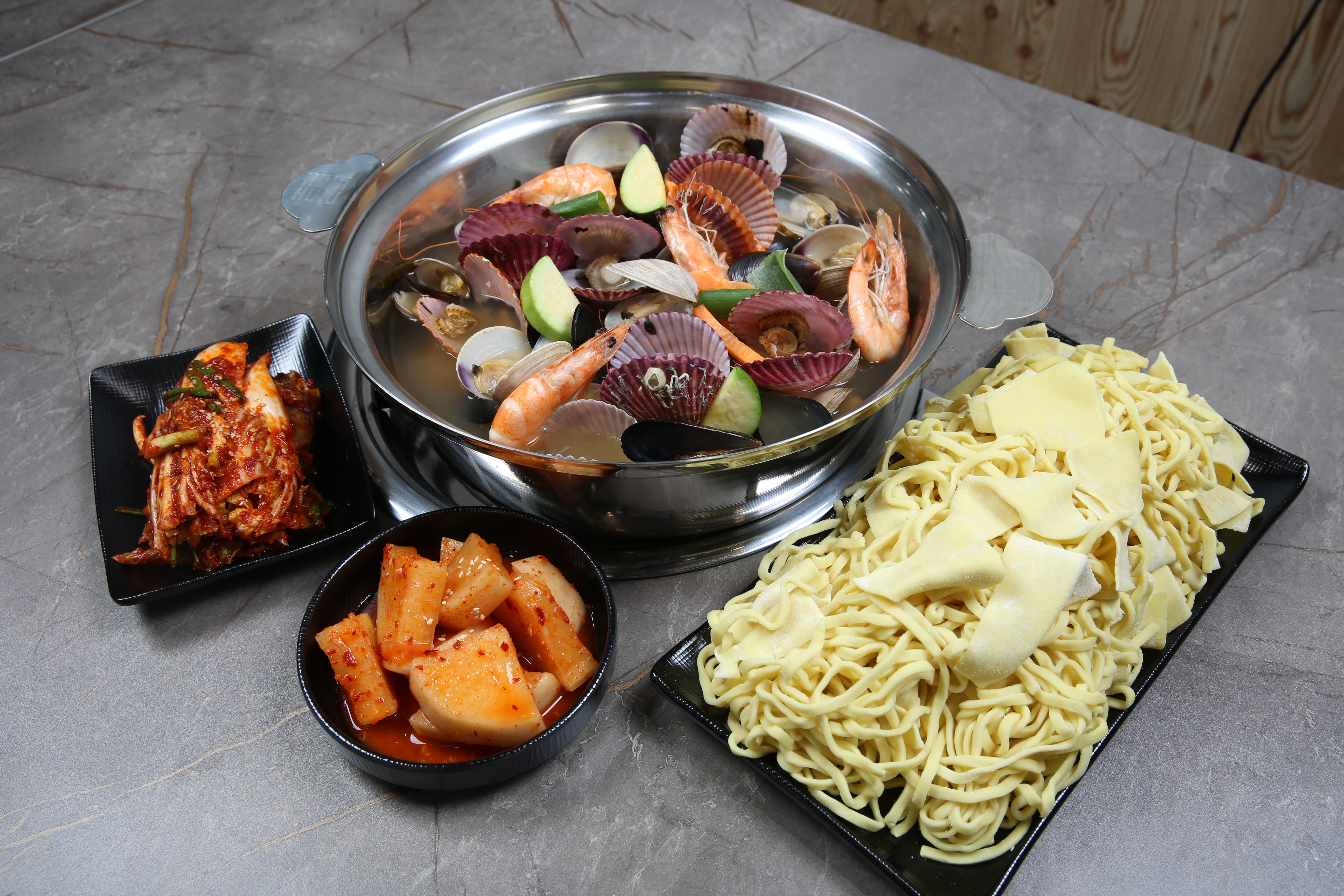 오대감보쌈칼국수
