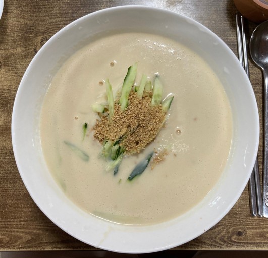 구수하고 진한 콩국수