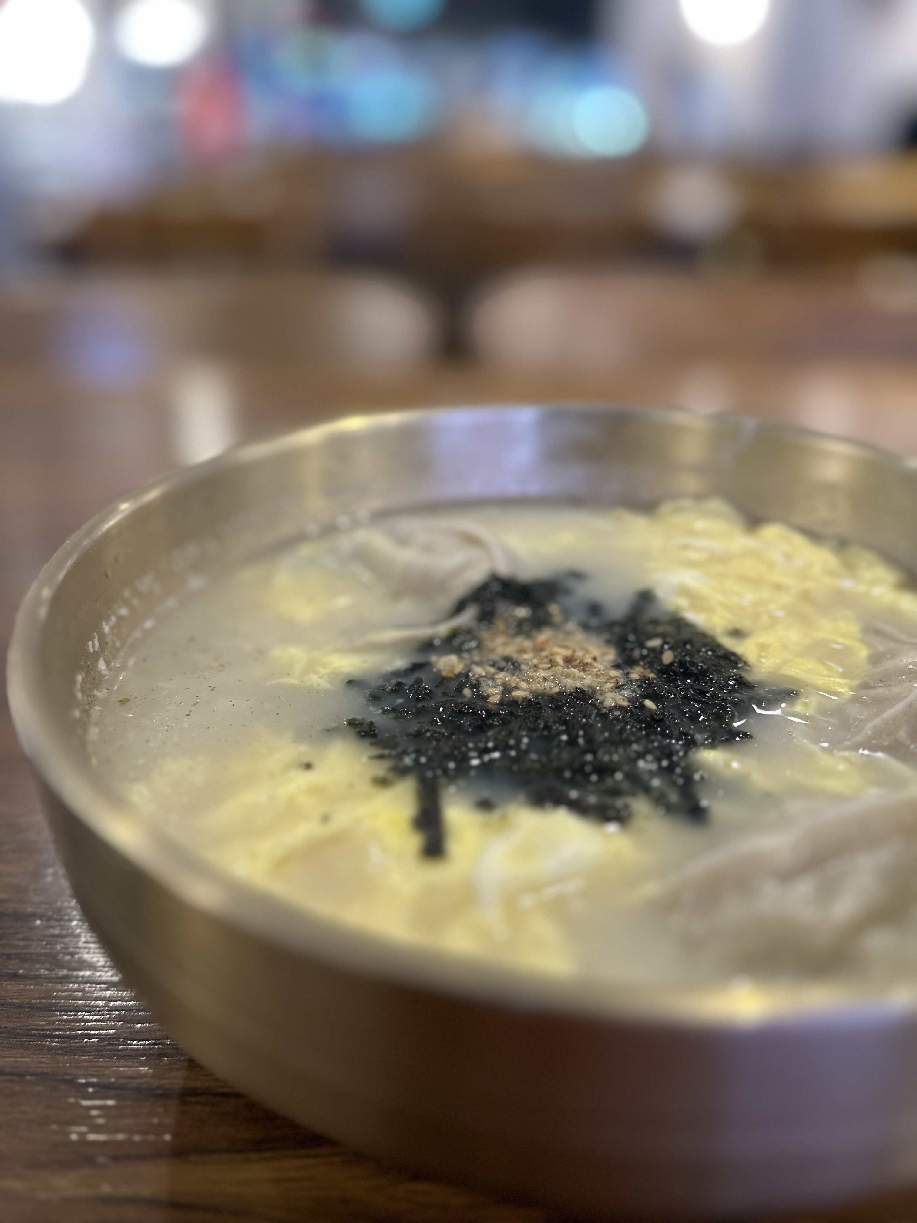 뜨끈뜨끈 메밀떡만둣국