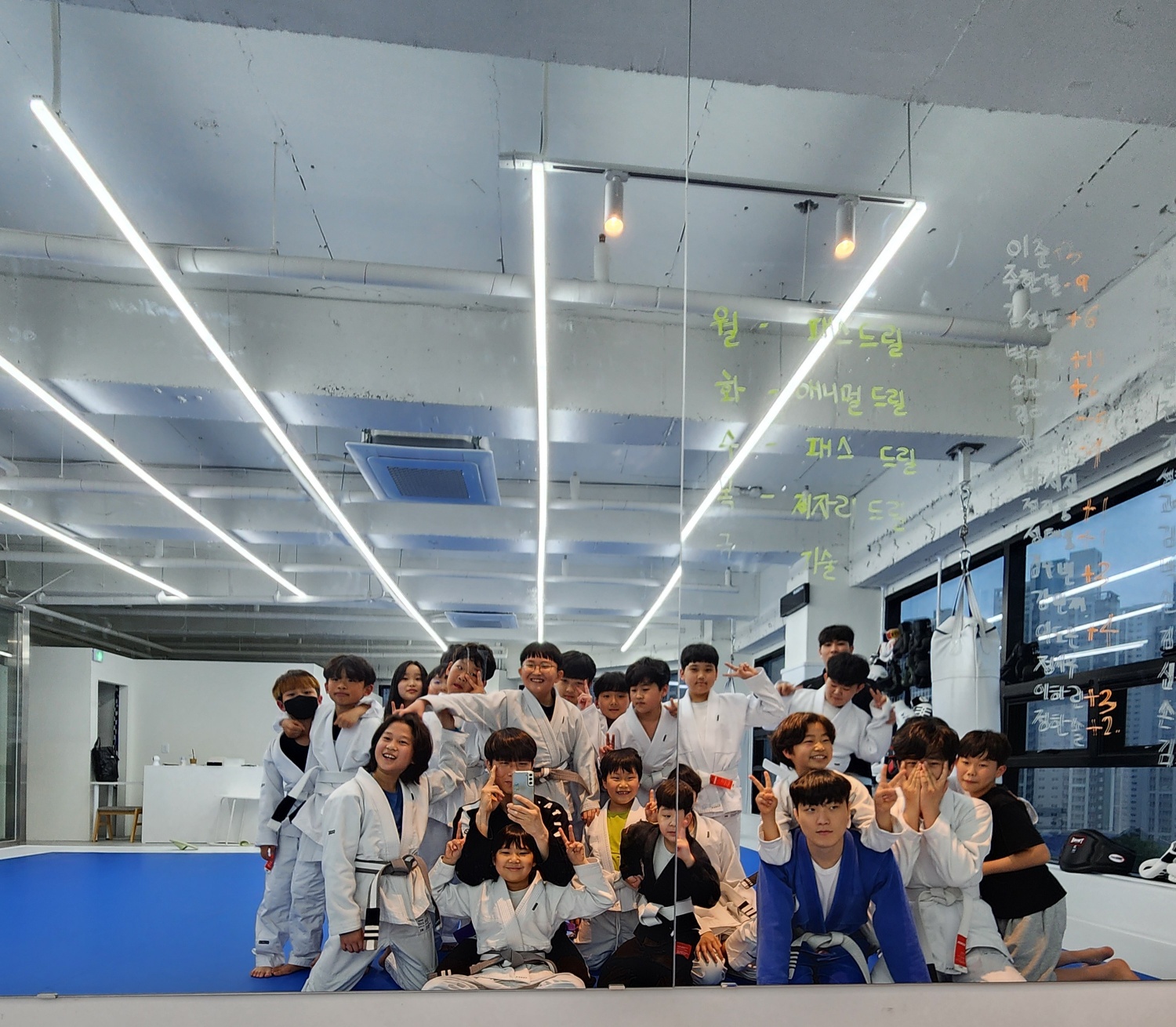 킥복싱 주짓수 레슬링 크로스핏 MMA마셜아티스트 체육관 내부 또는 관련 모습