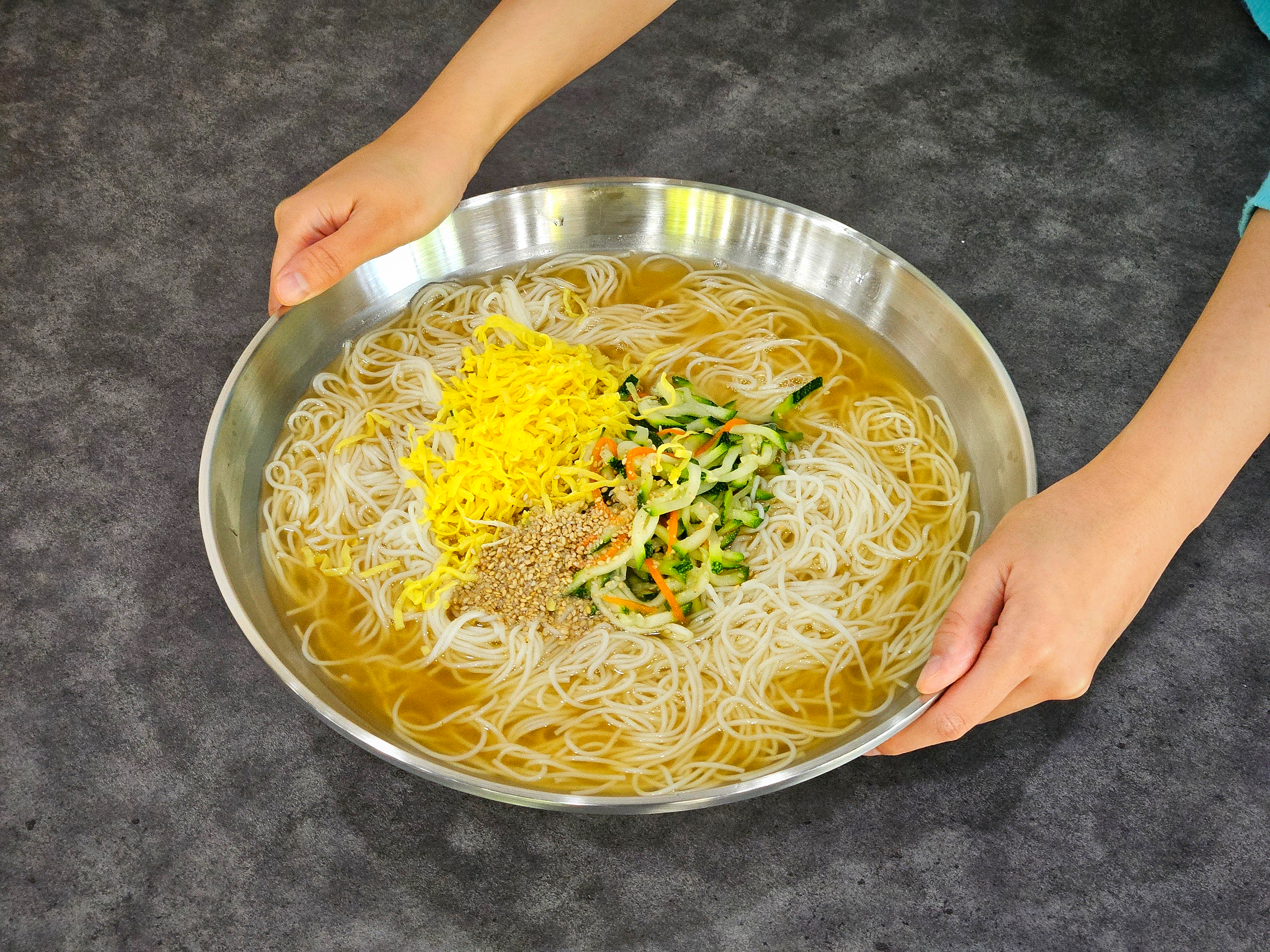 더더국수