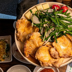 닭구이 + 매운 닭 칼국수(리필가능)