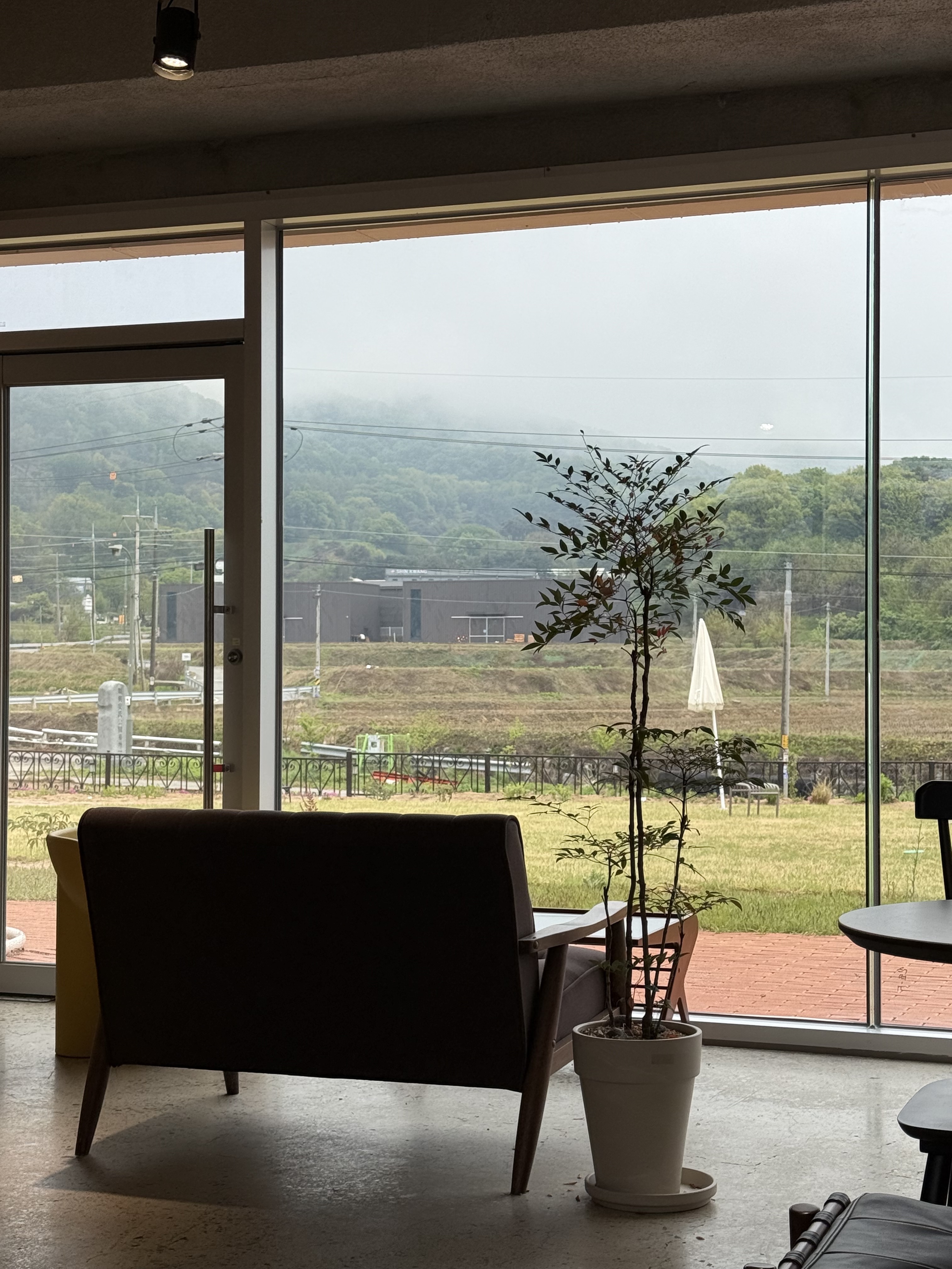 동명서헌 북카페 거실