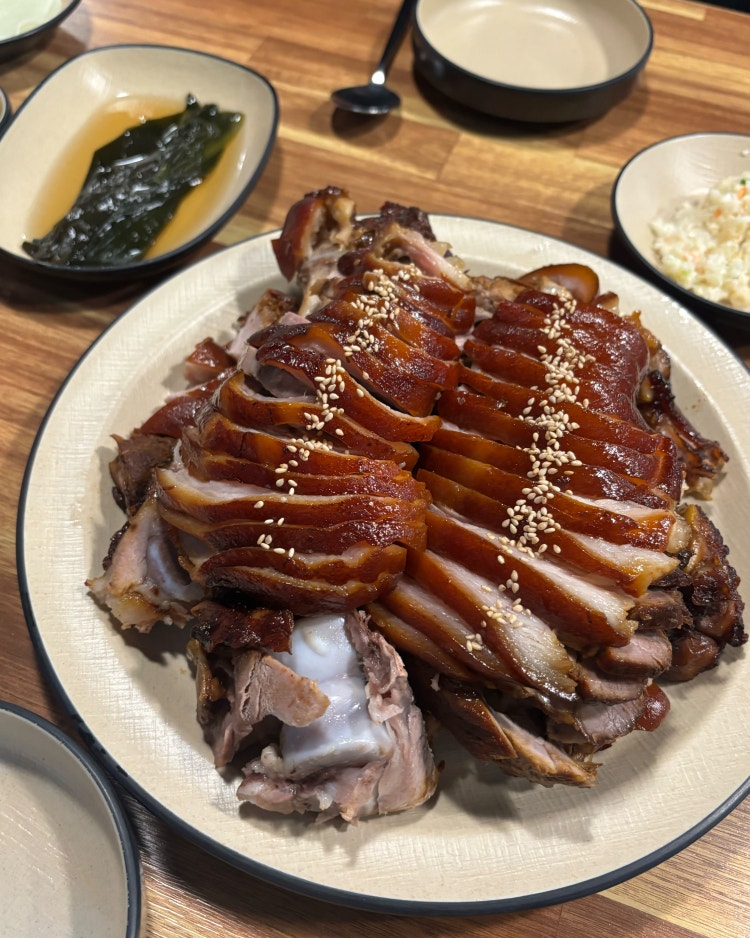 유명환명품족발 연수점