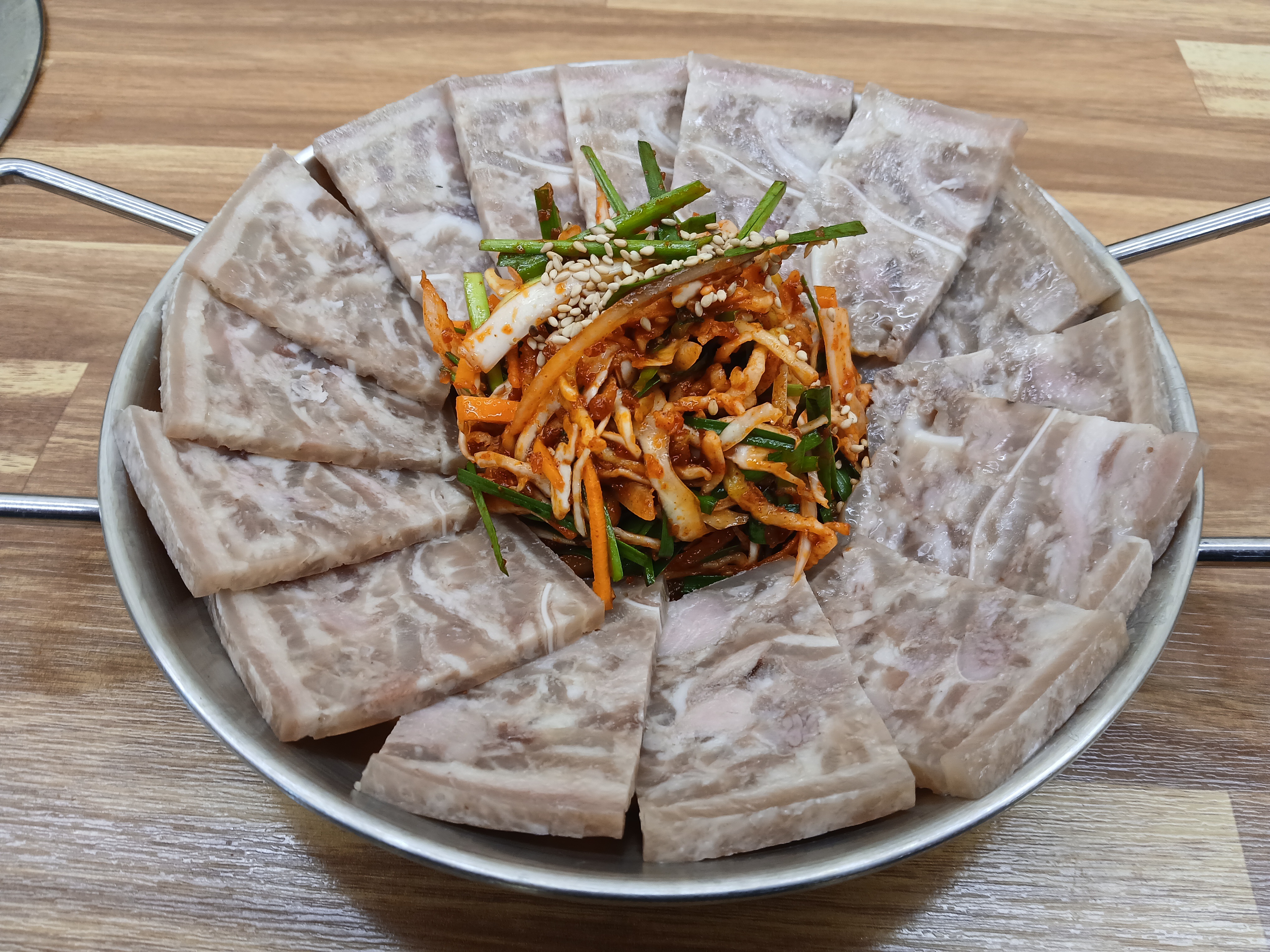 객점빠삭족발