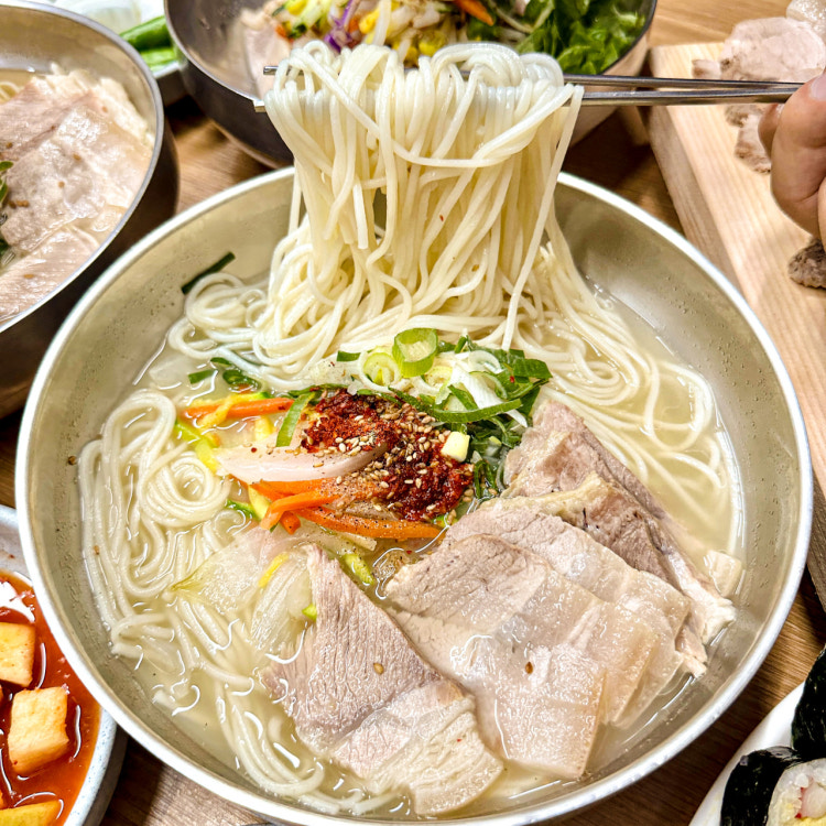 동진식당 고기국수 동문시장점