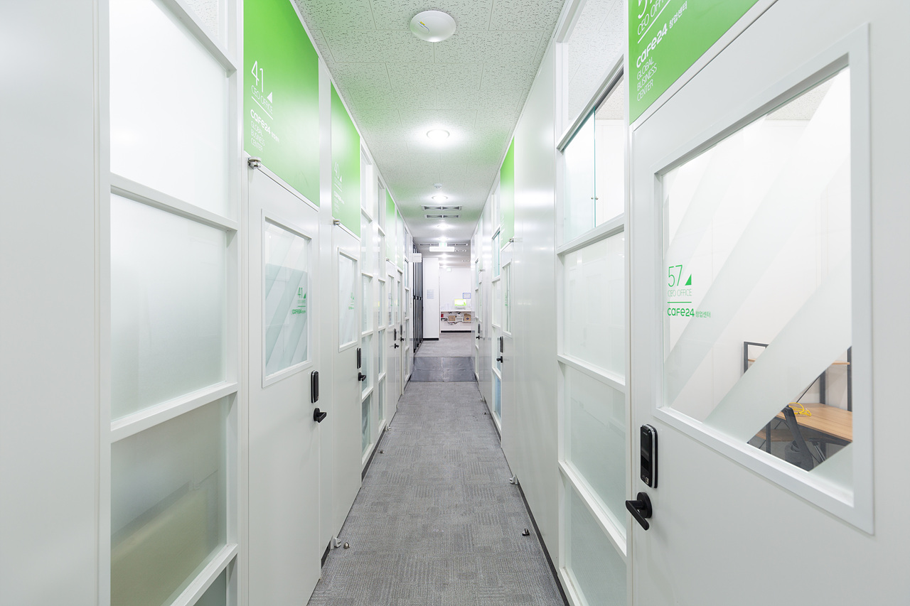 카페24 공유오피스 비상주 회의실 강의장 스튜디오 성수 대표 이미지