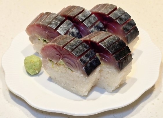 3차례숙성한 감칠맛 아부리고등어봉초밥