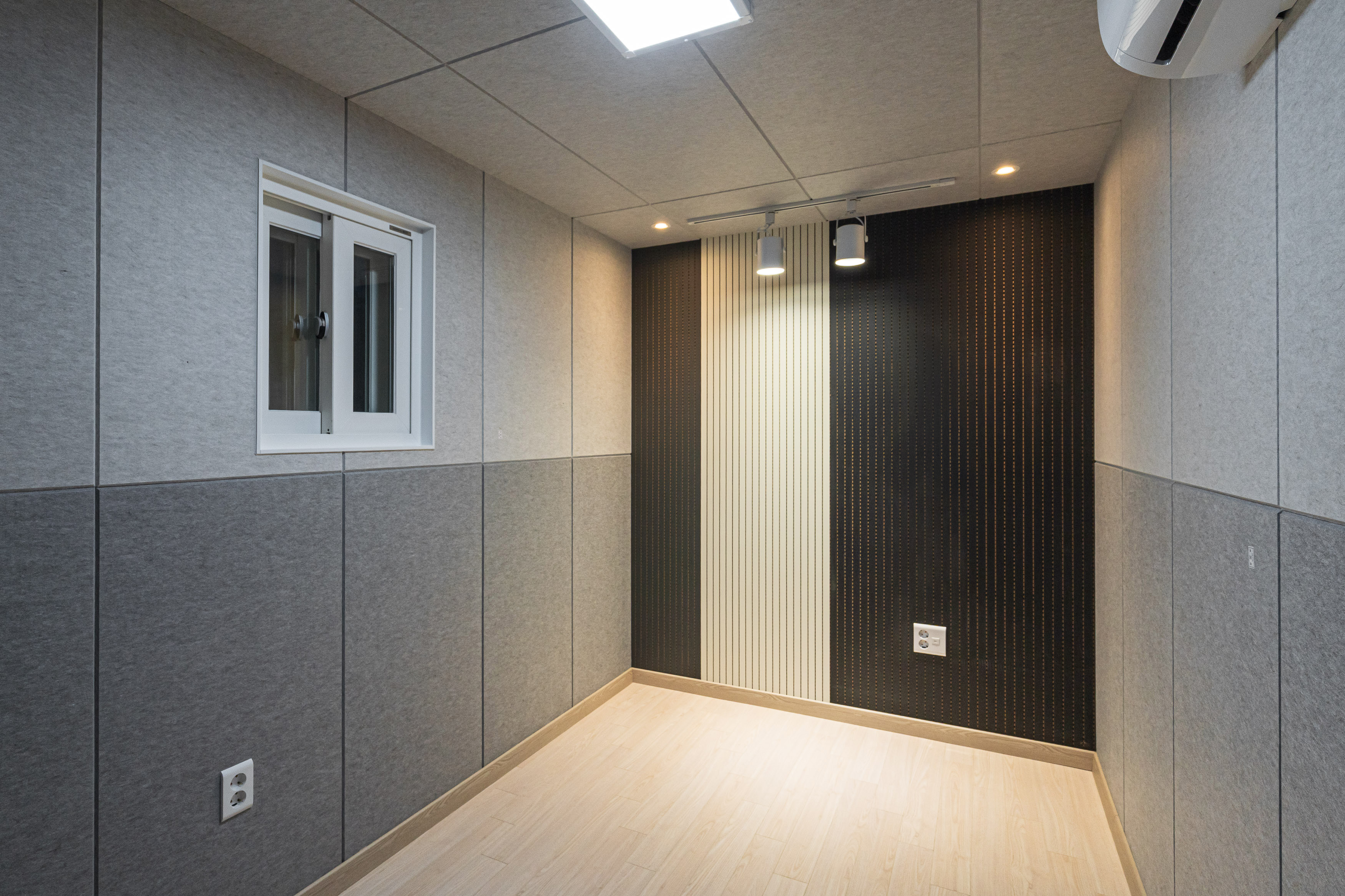 1번째 스튜디오 사진