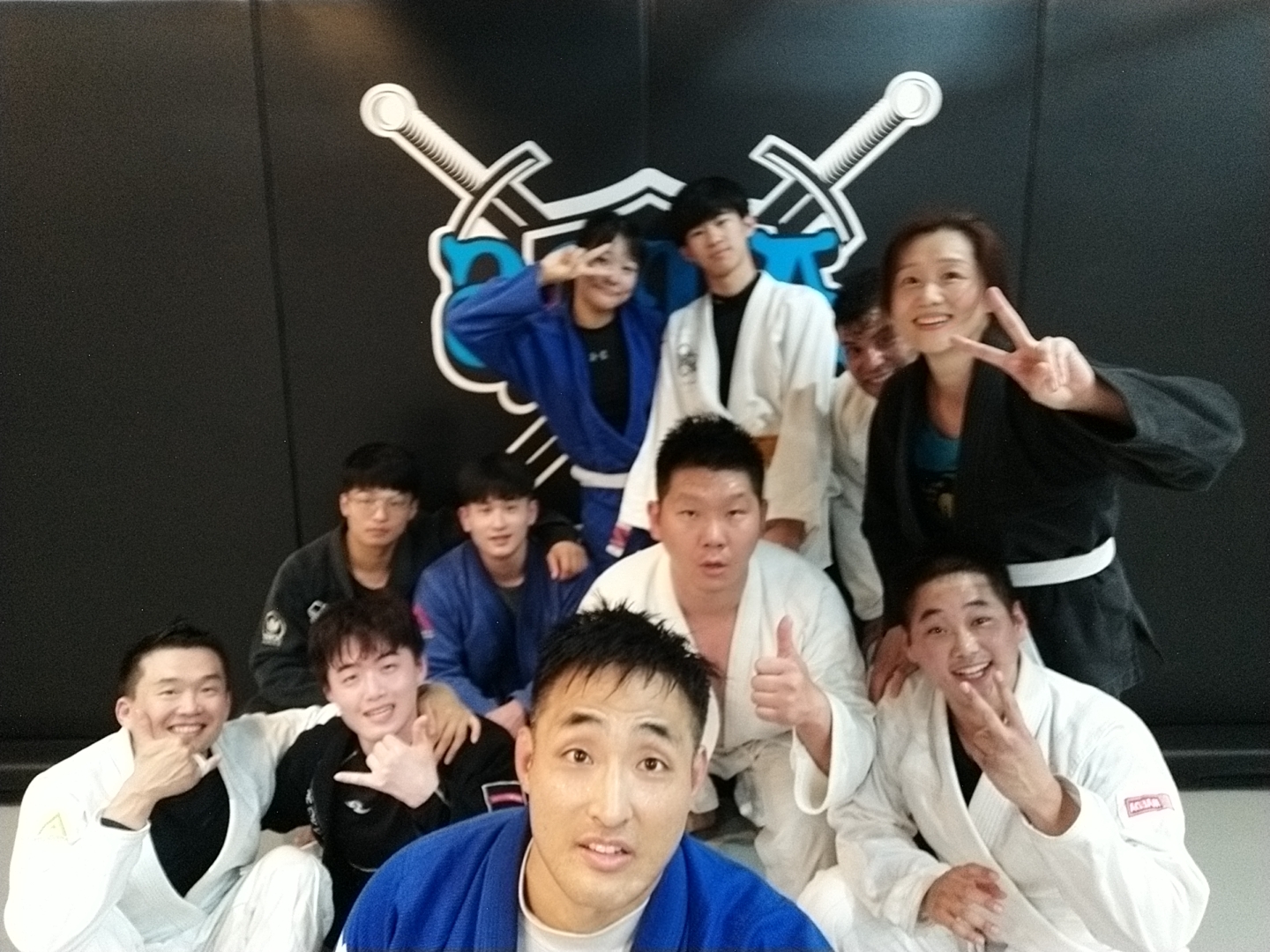 팀타이런트 오피셜짐