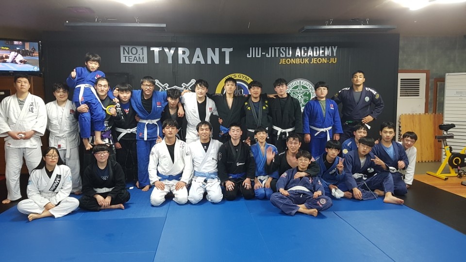 팀타이런트 오피셜짐