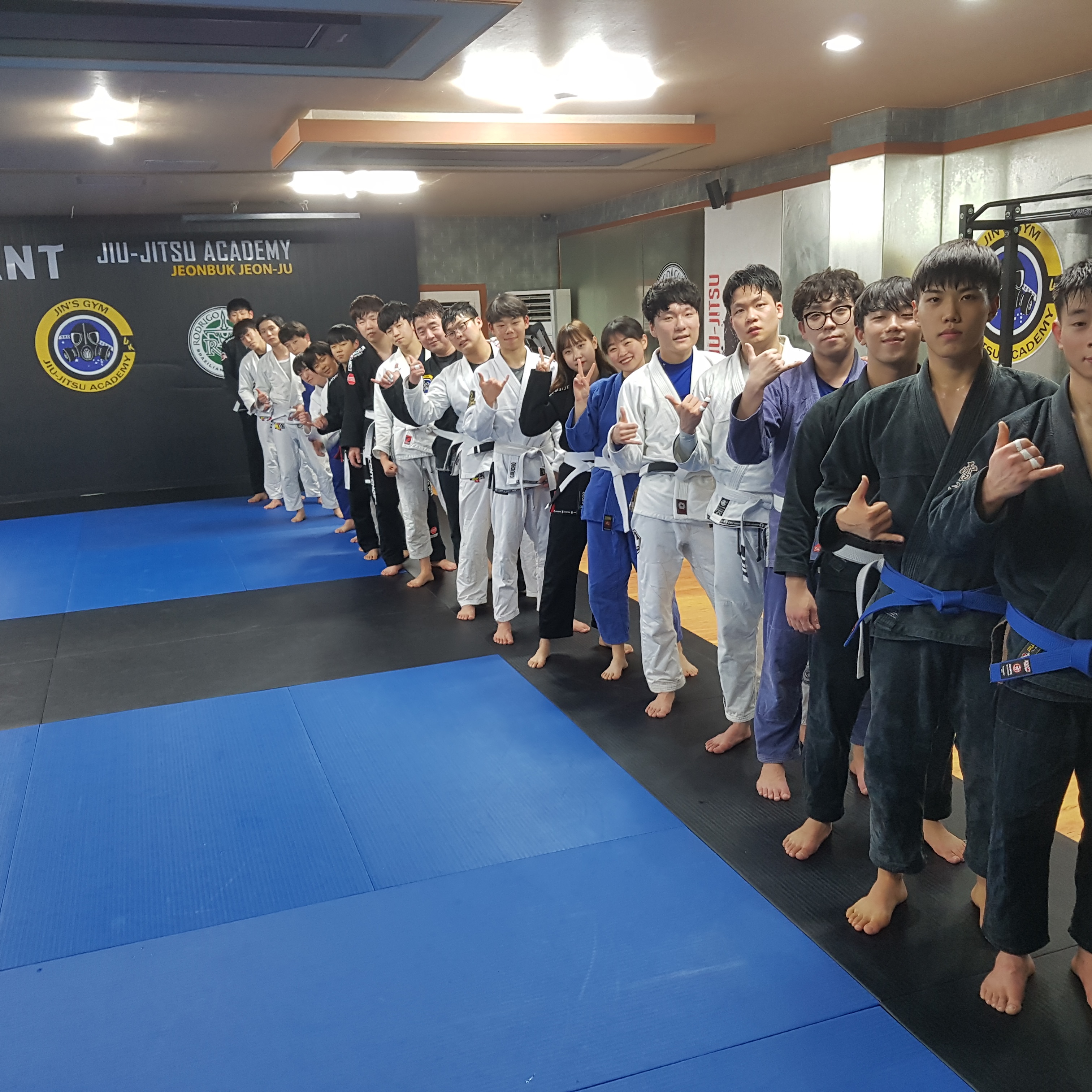 팀타이런트 오피셜짐