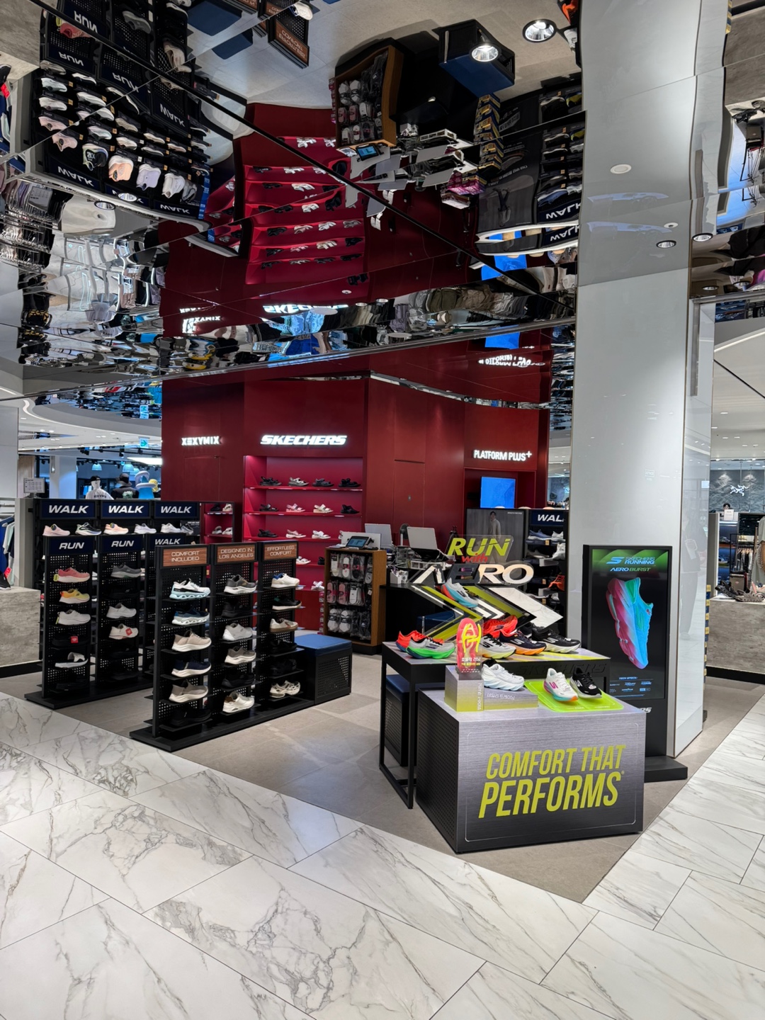 스케쳐스 신세계백화점 강남점 대표 이미지