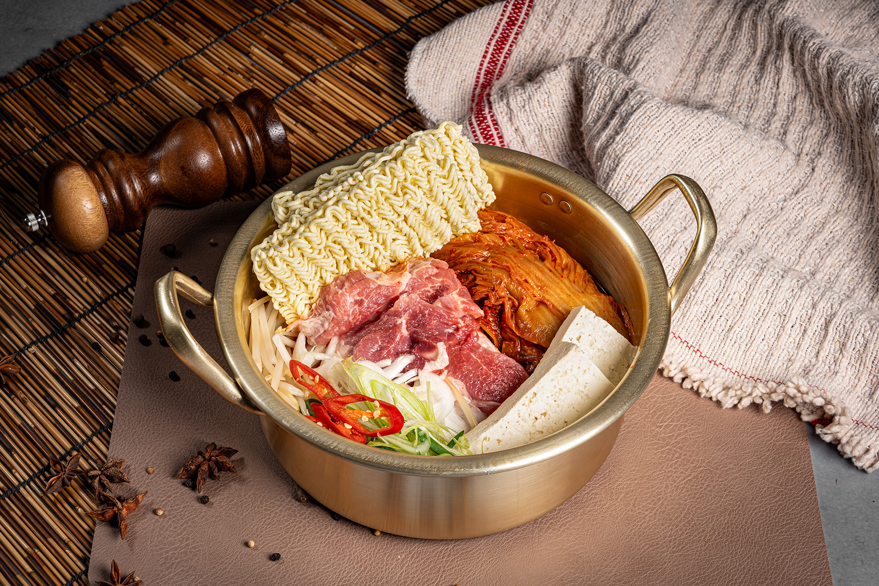뜨끈시원국밥엔밀면