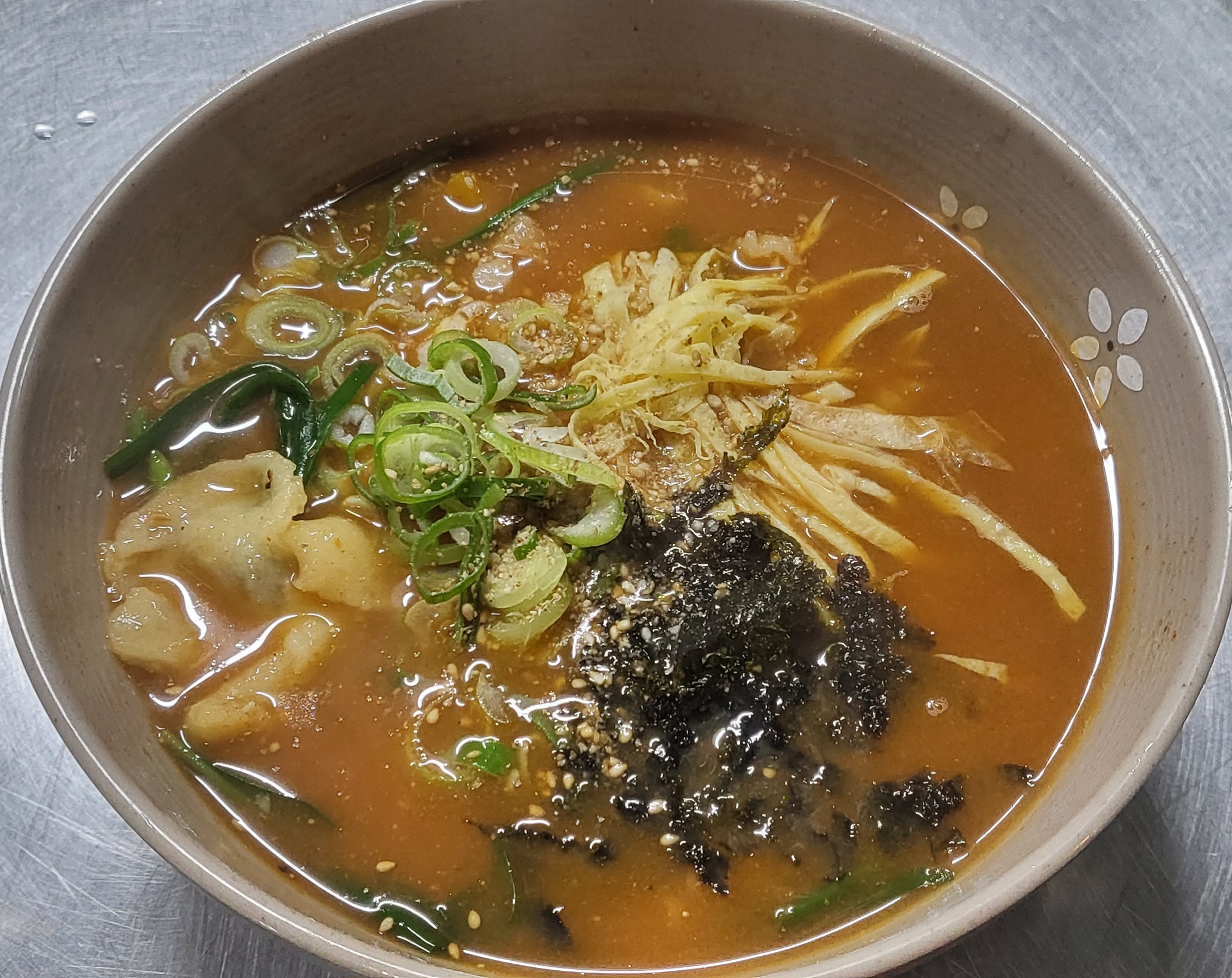 소담하다