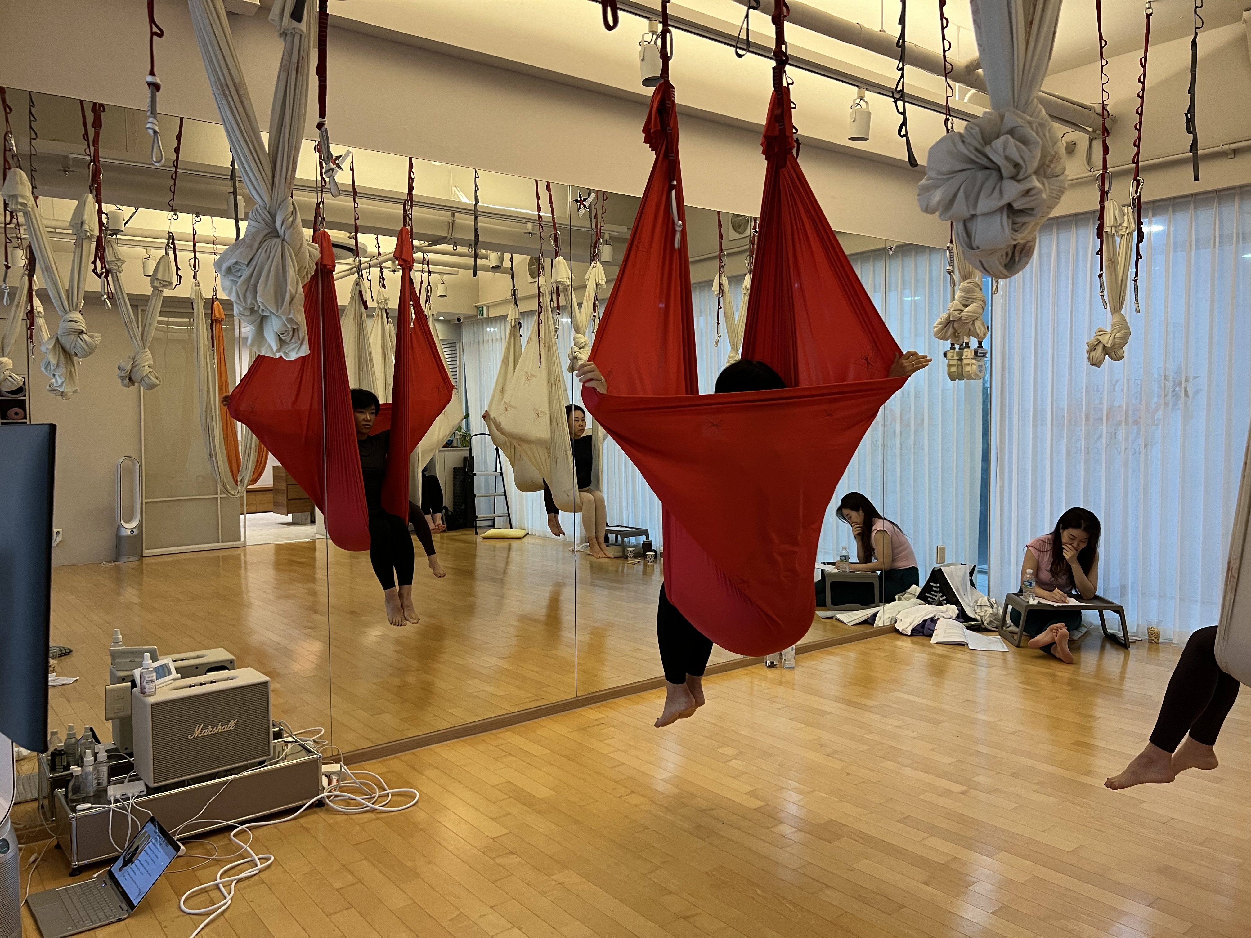 플라잉요가인뉴욕 압구정본점 대표 이미지