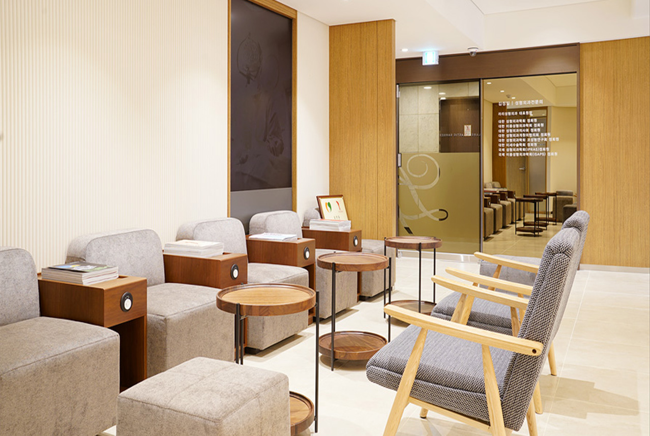 라리성형외과 대표 이미지