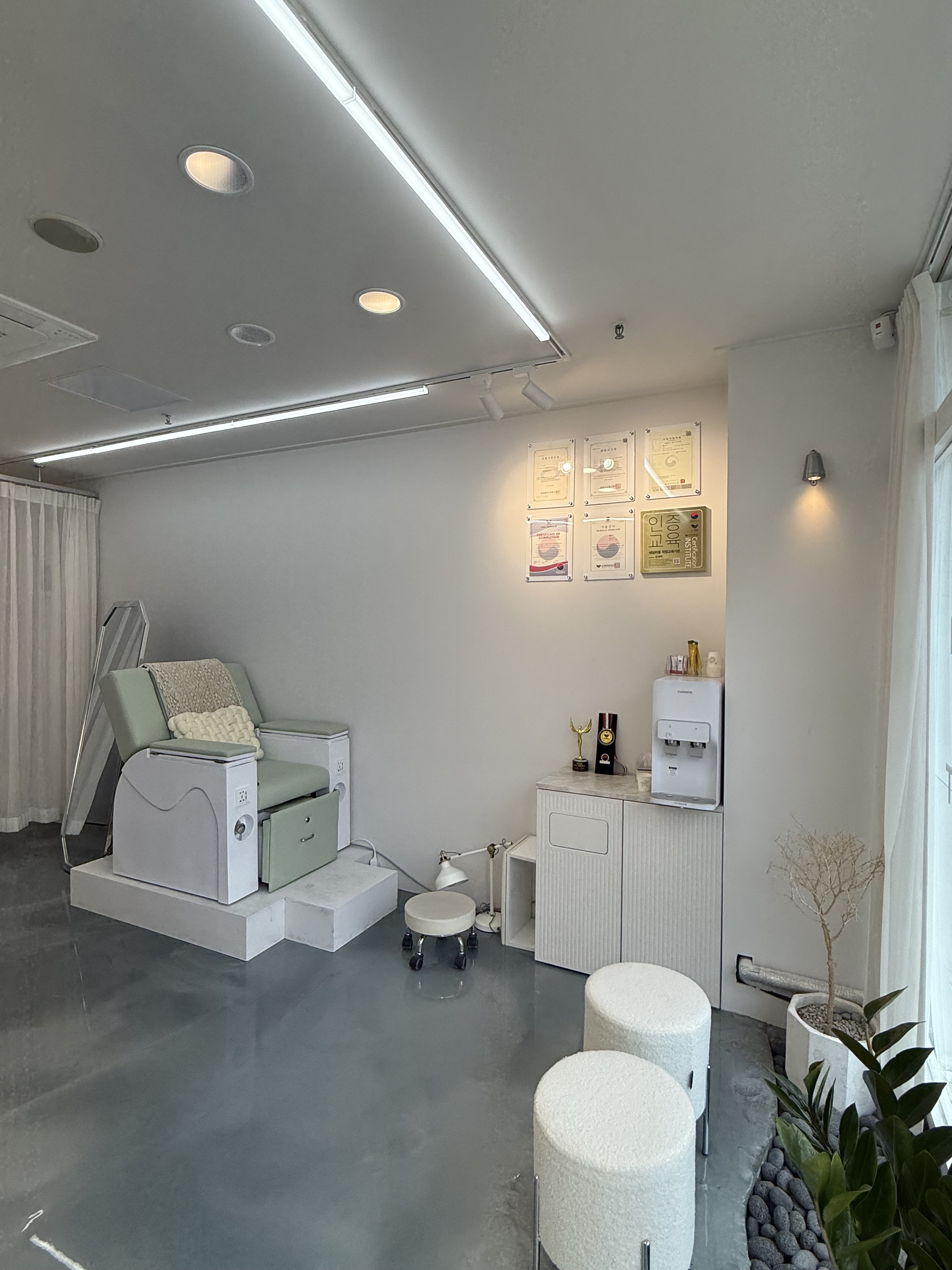 8월의손톱 대표 이미지