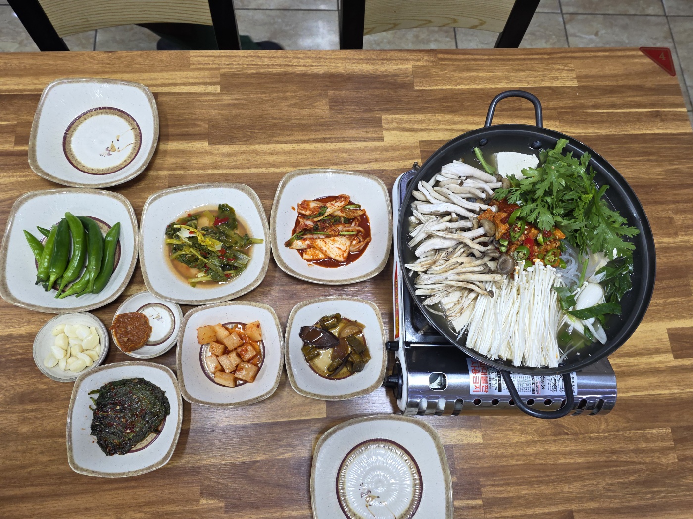 산야초능이칼국수