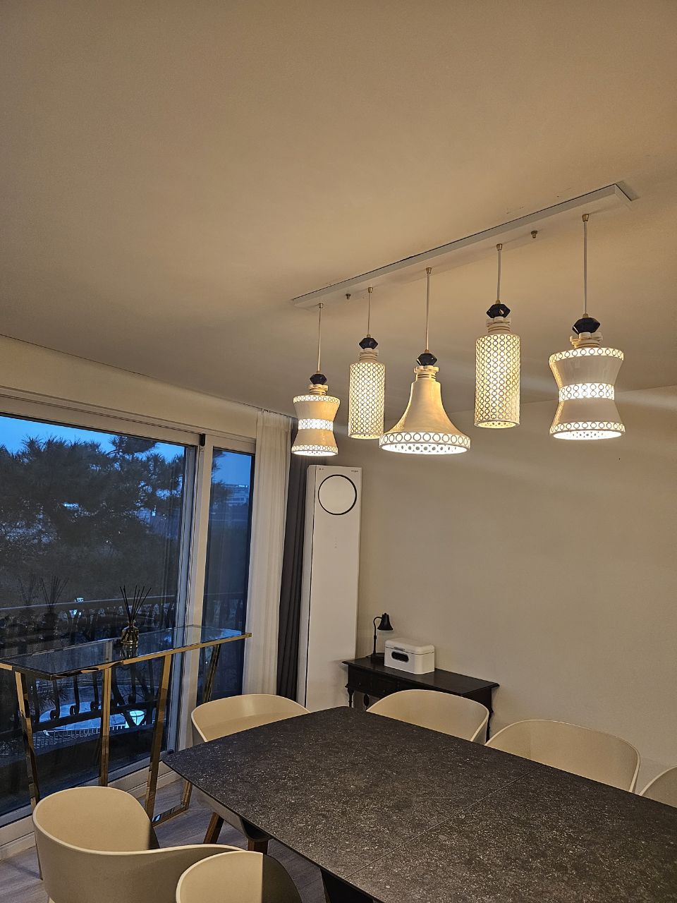 엔제이라이팅 을지로 조명 전시장 대표 이미지