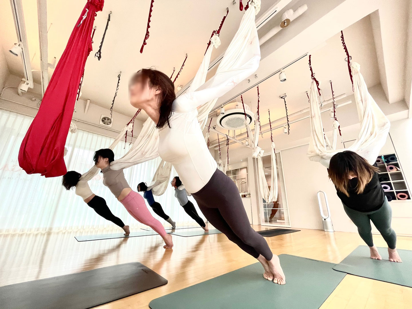 플라잉요가인뉴욕 압구정본점 대표 이미지