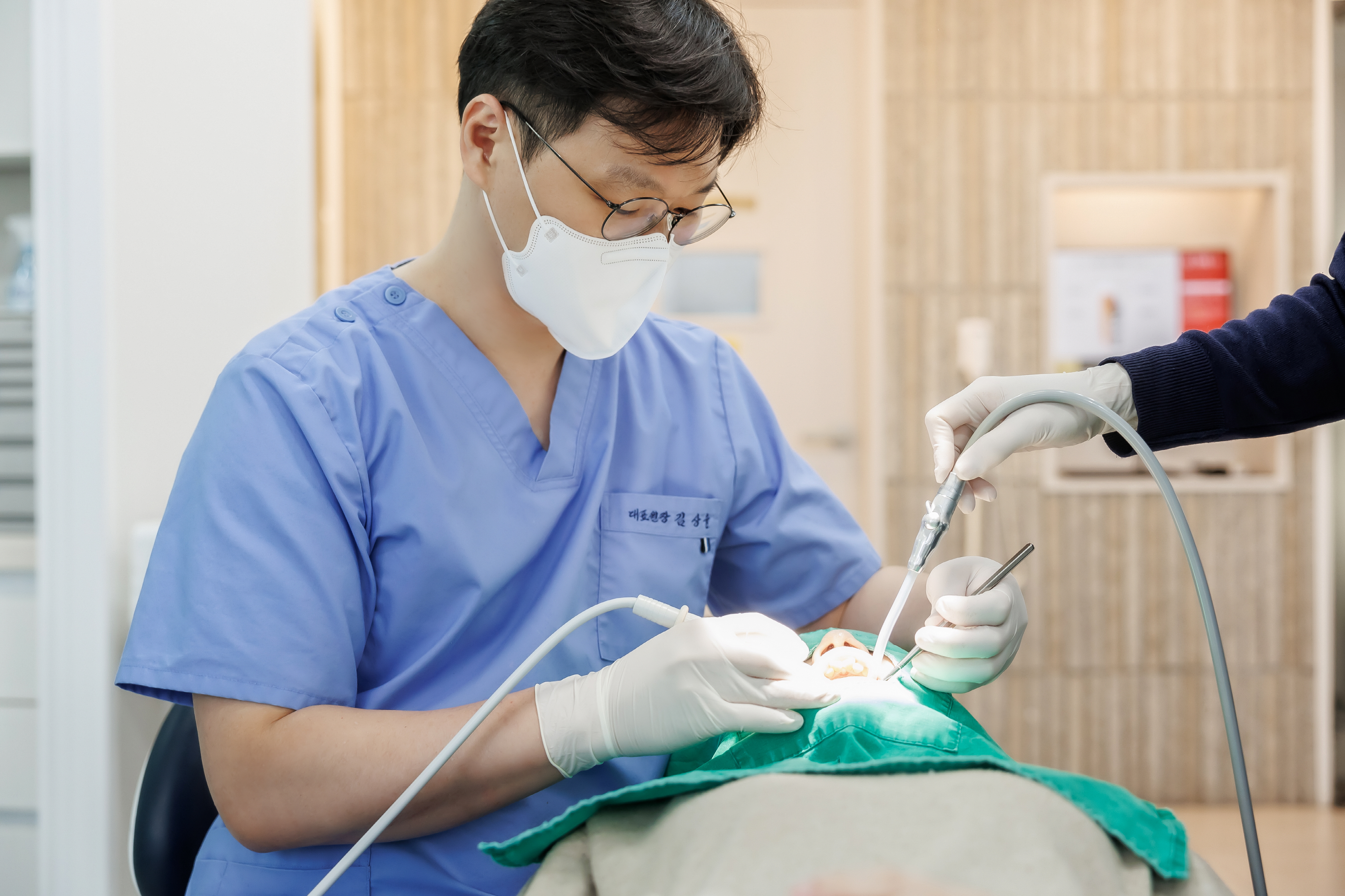 광안리동백나무치과의원 대표 이미지