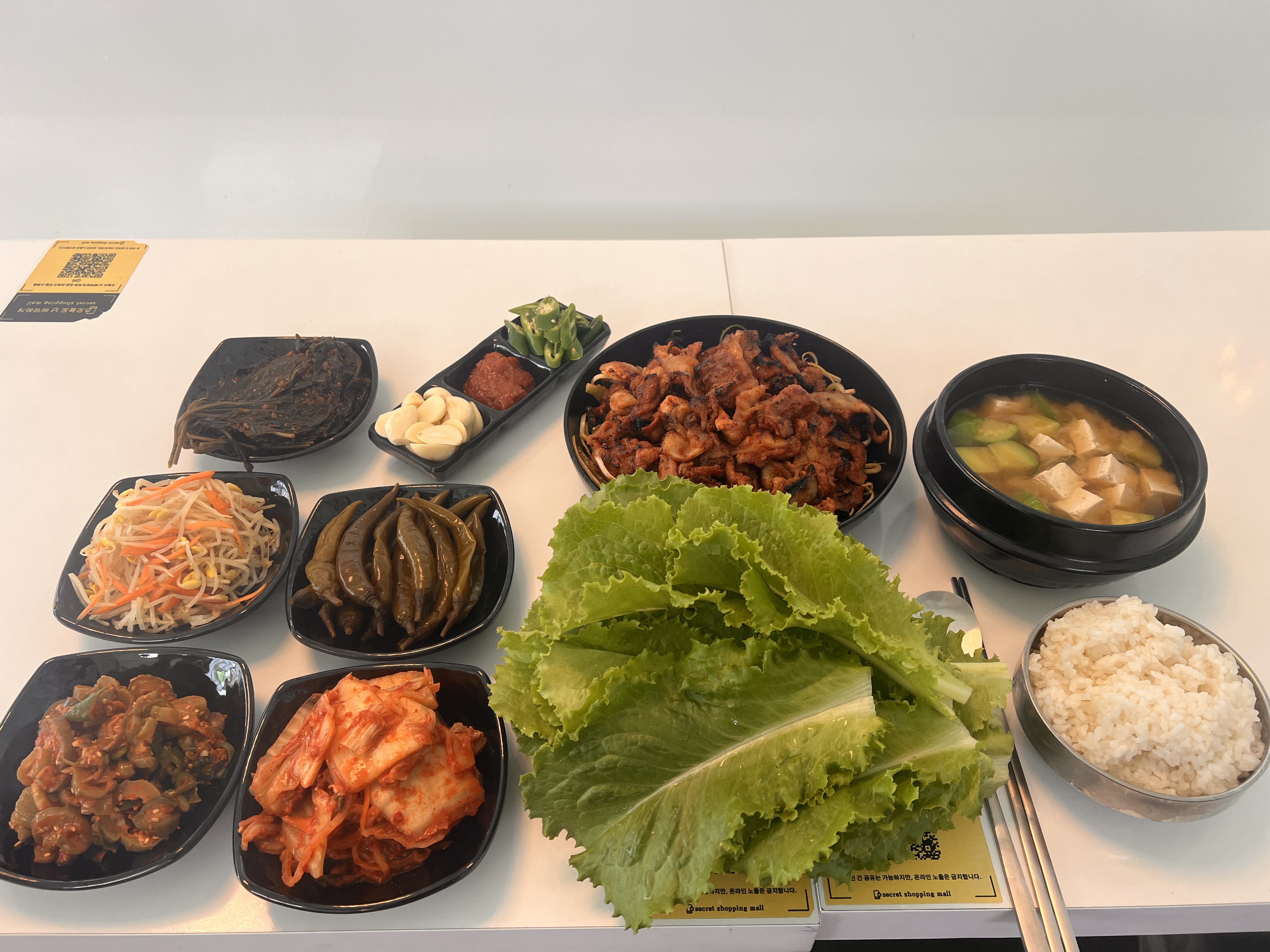 오늘도 난 삐딱하개 대표 이미지