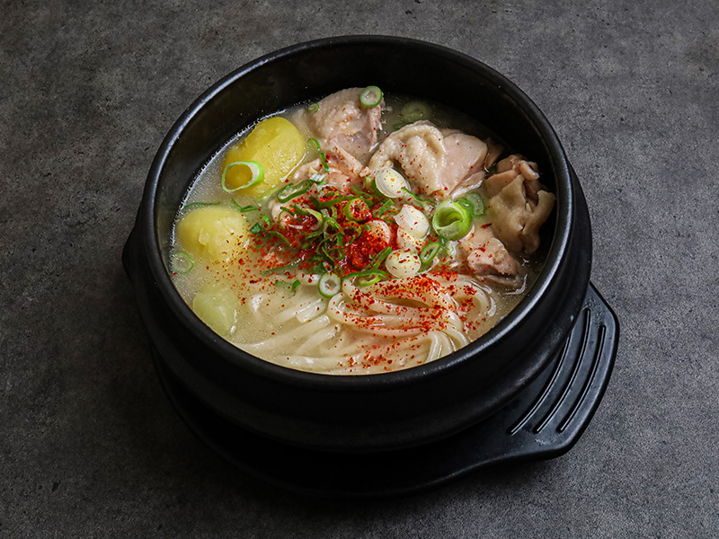 뚝배기닭칼국수