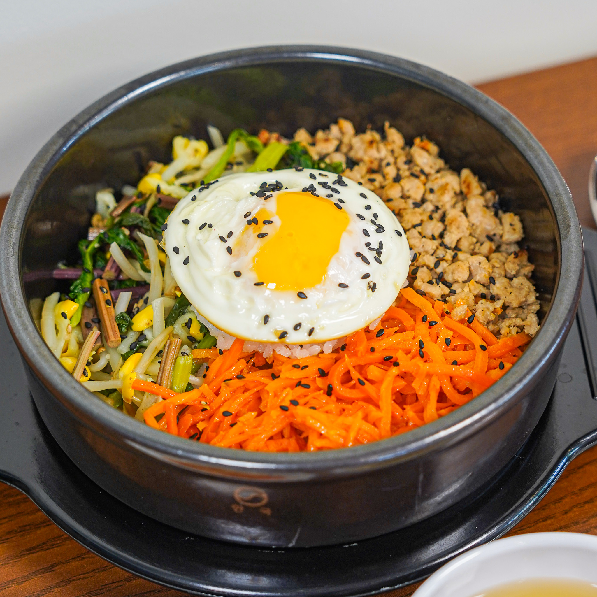 맛있는소리 지글지글~ 돌솥비빔밥