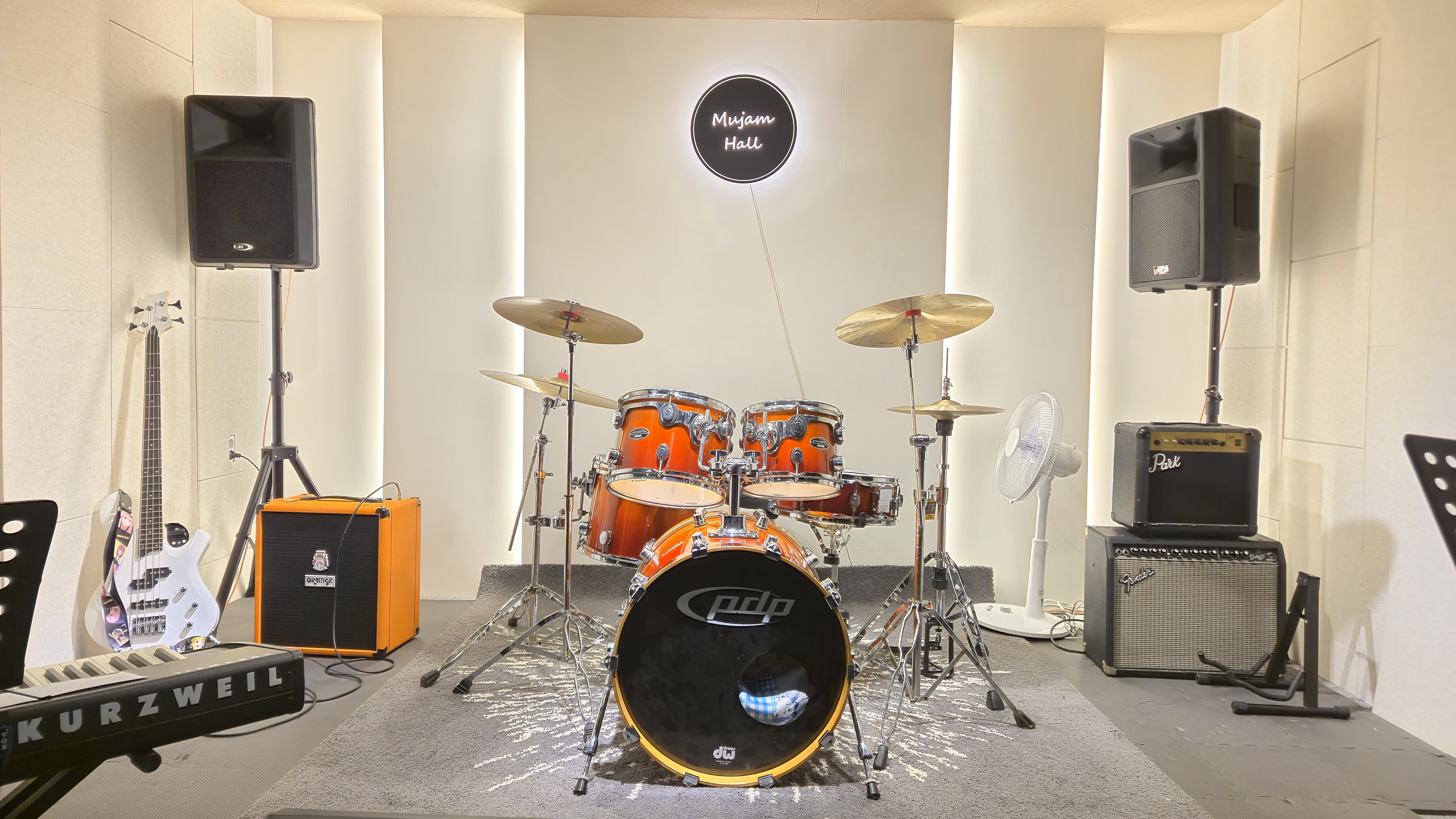 1번째 스튜디오 사진