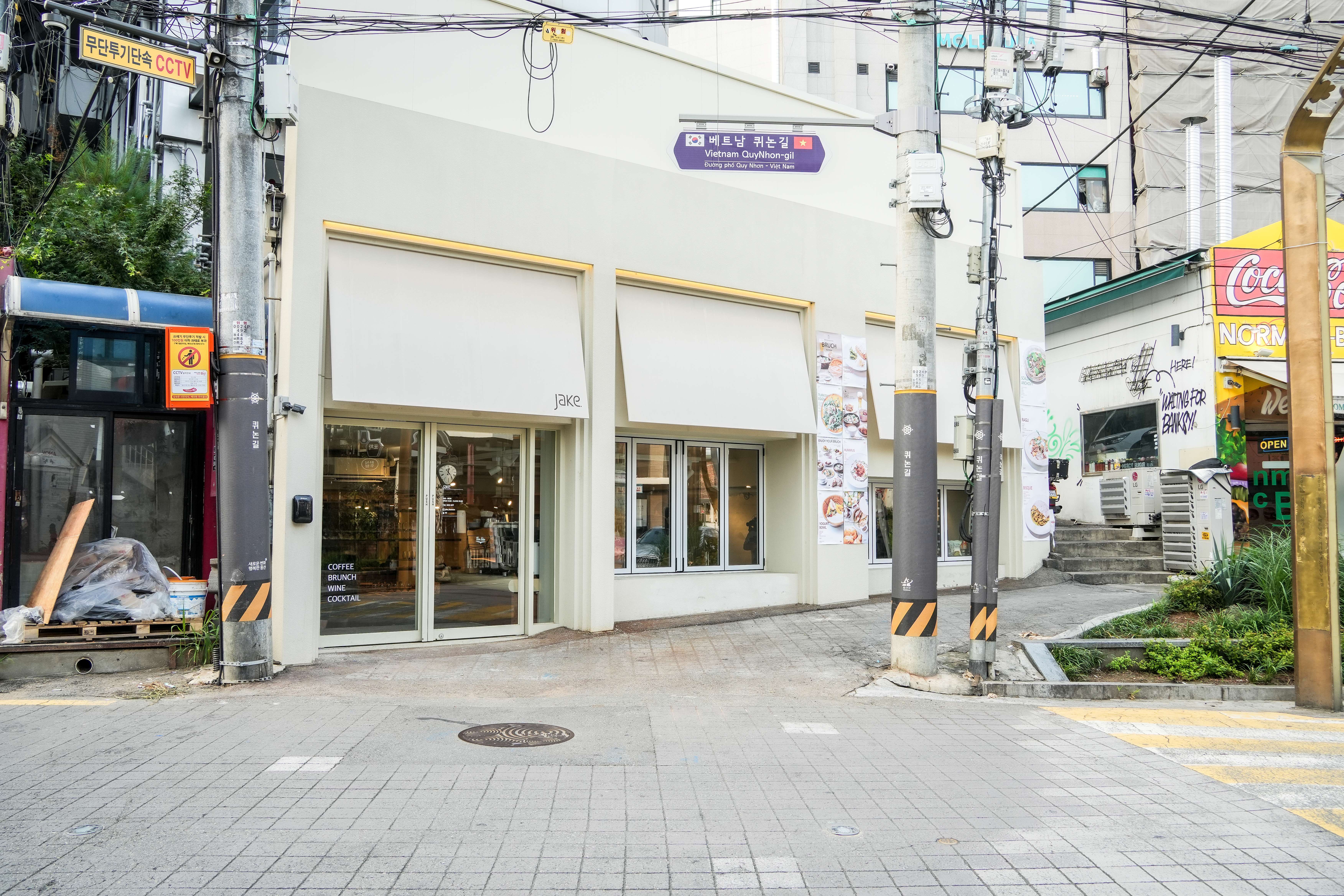 제이크 대표 이미지 - 고급스러운 내부 분위기