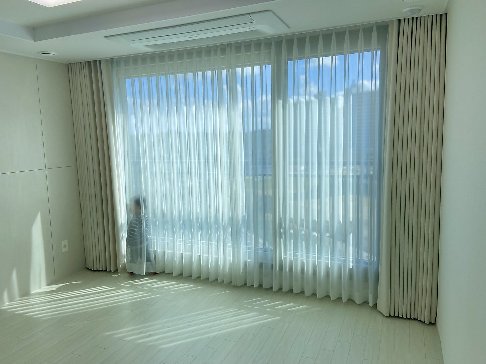 청년 커튼블라인드