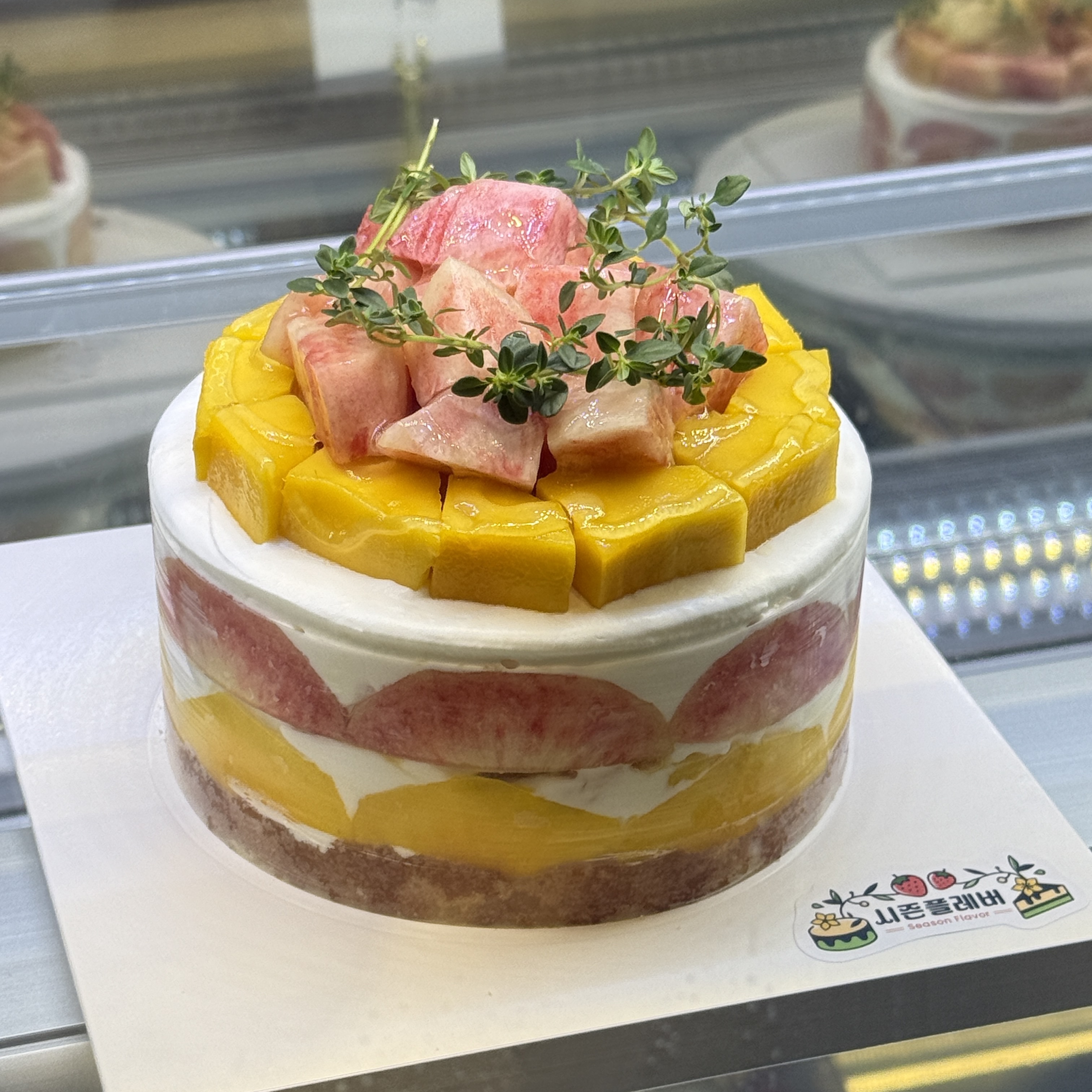 피치망고 가득 홀케이크