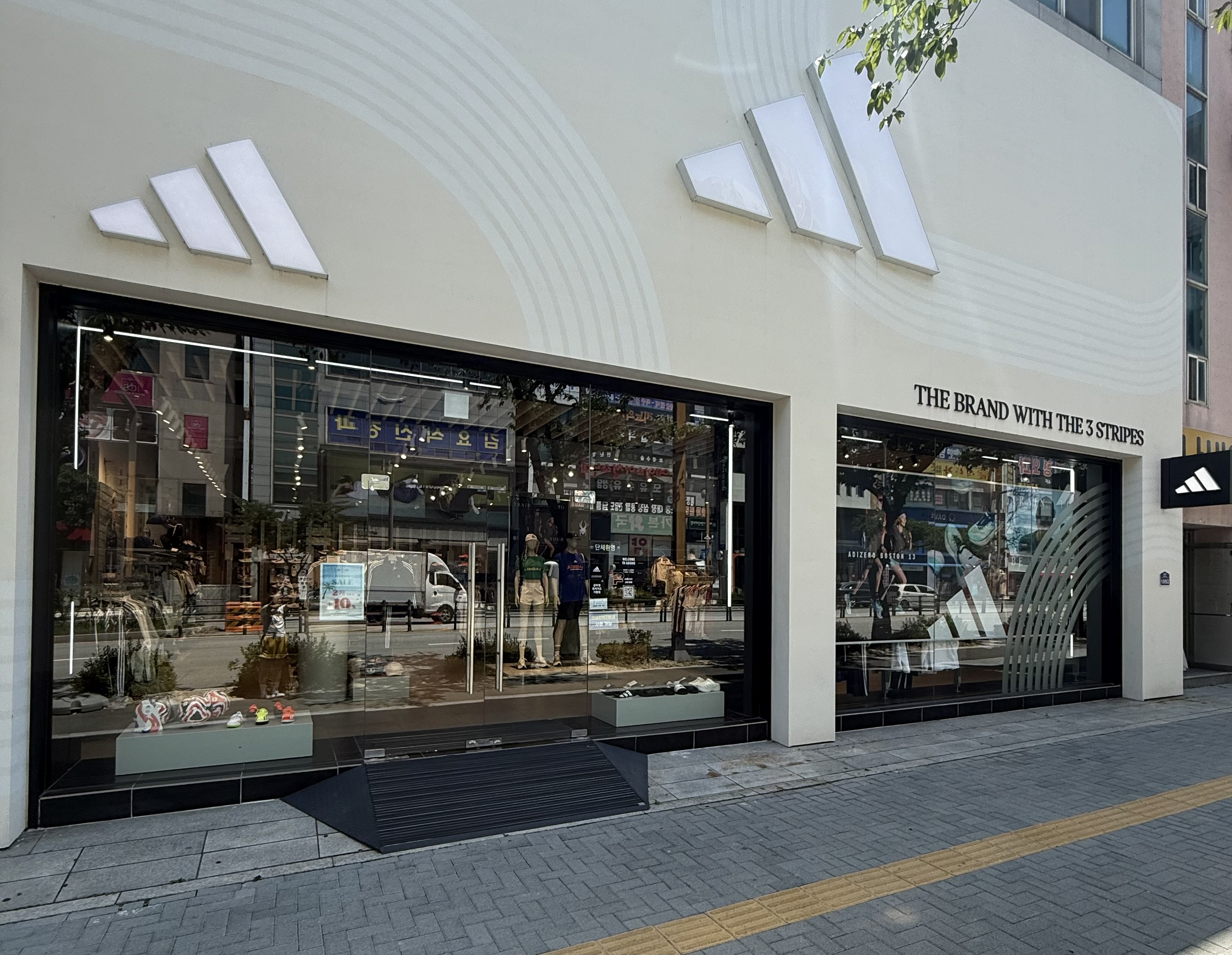 아디다스 익산 영등점 대표 이미지