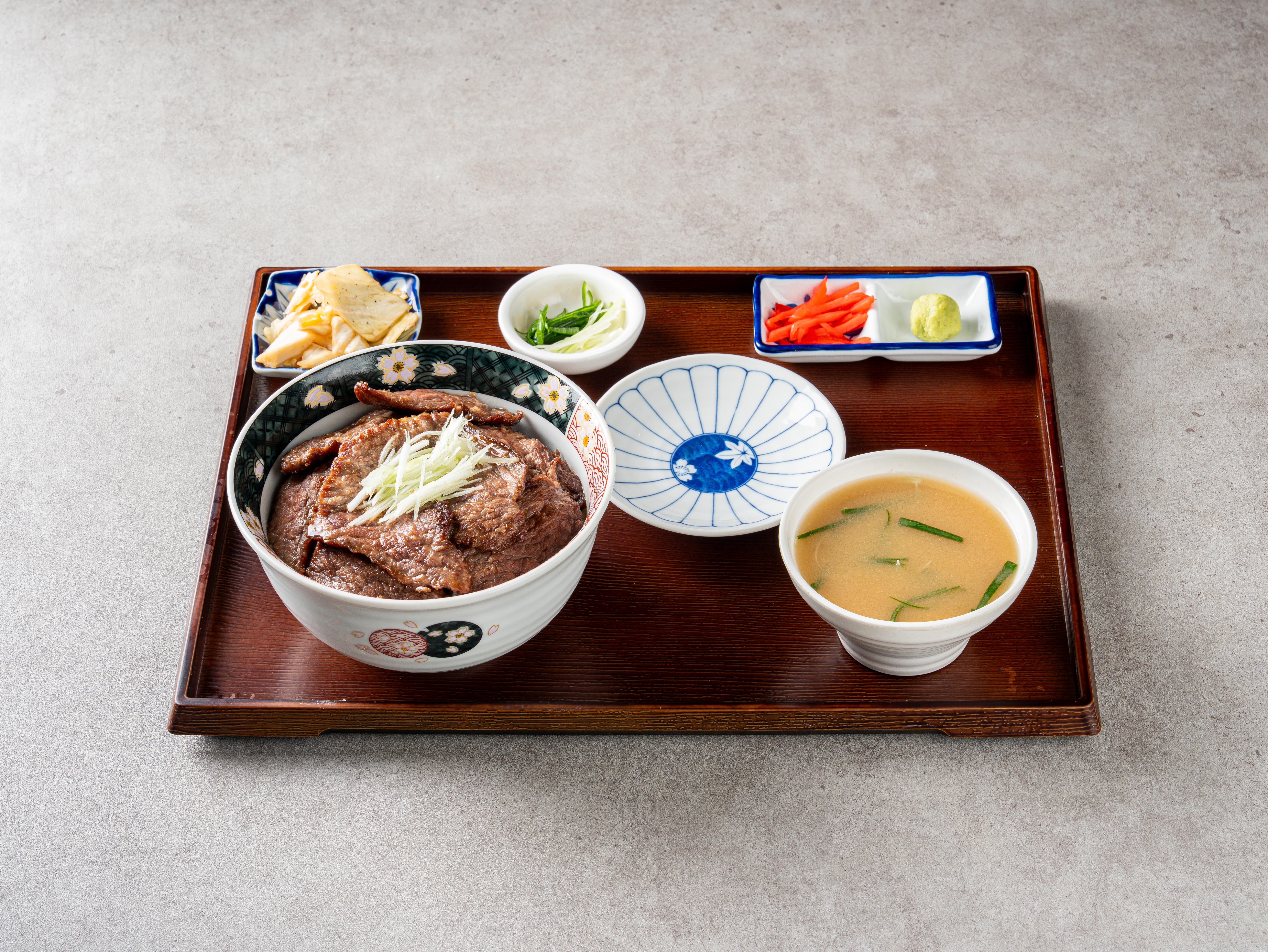 채끝 스테키동 (サーロインステーキ丼)