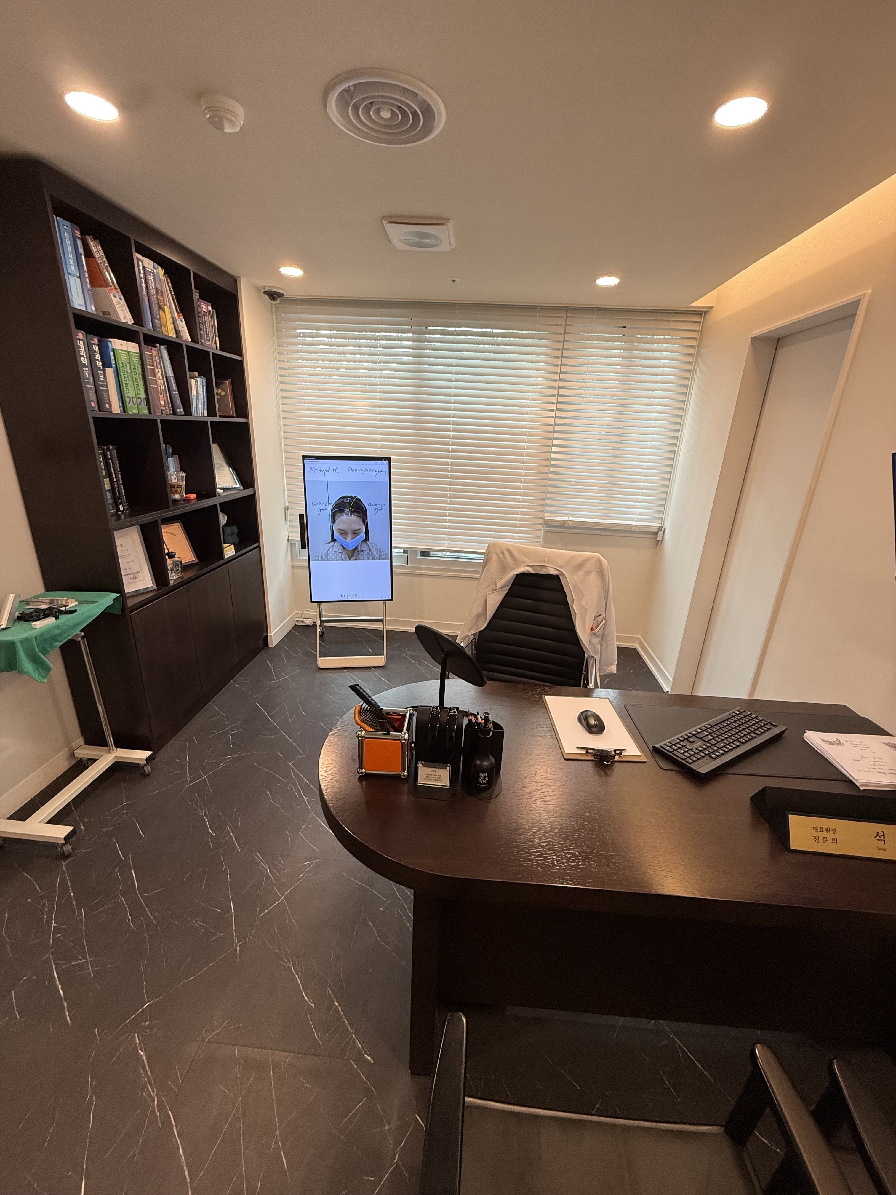 압구정 맘모스헤어라인의원 대표 이미지