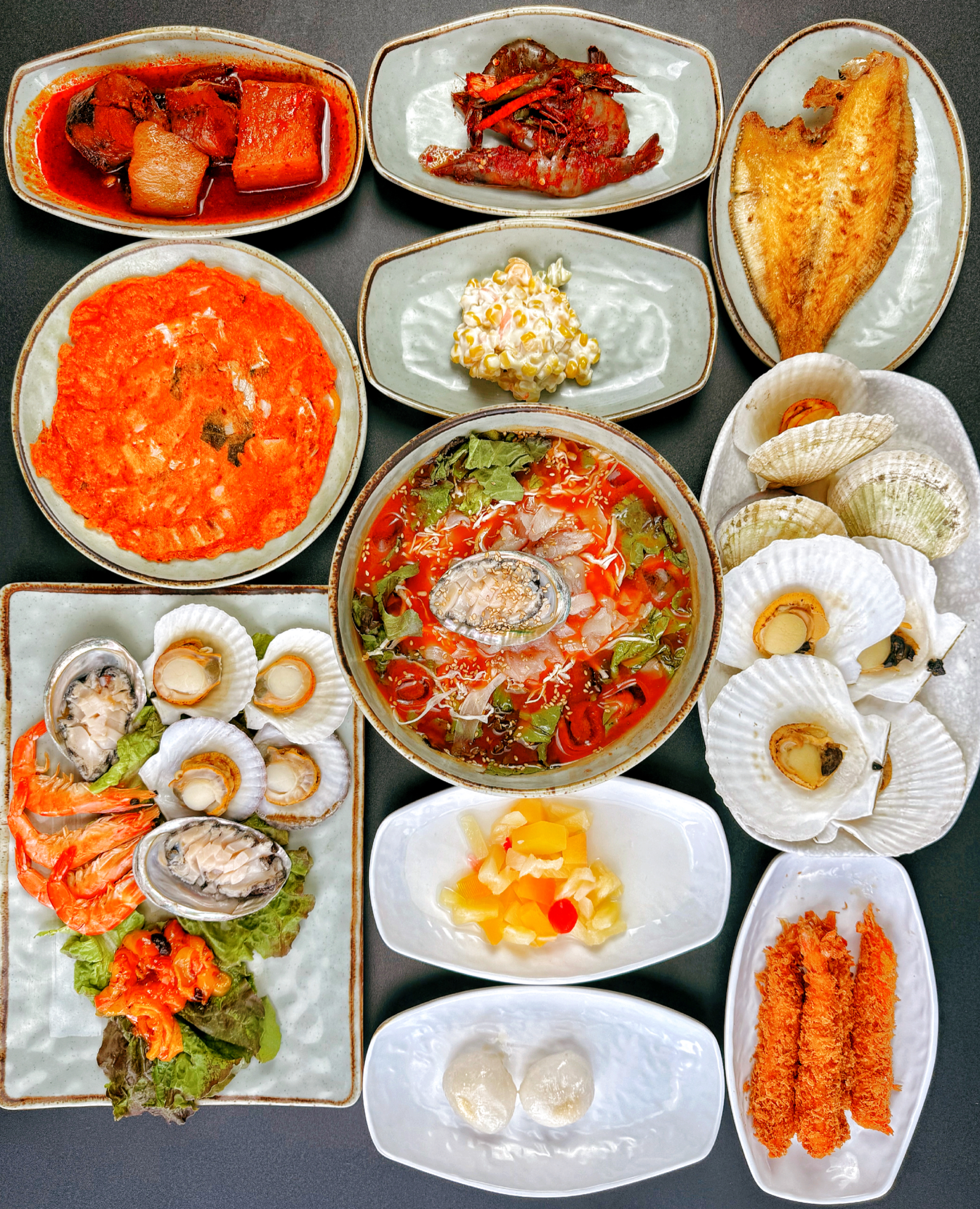 머구리 횟집 신선한 기본찬 무료 제공