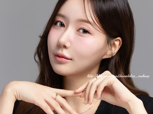 두스델리스 메이크업 대표 이미지