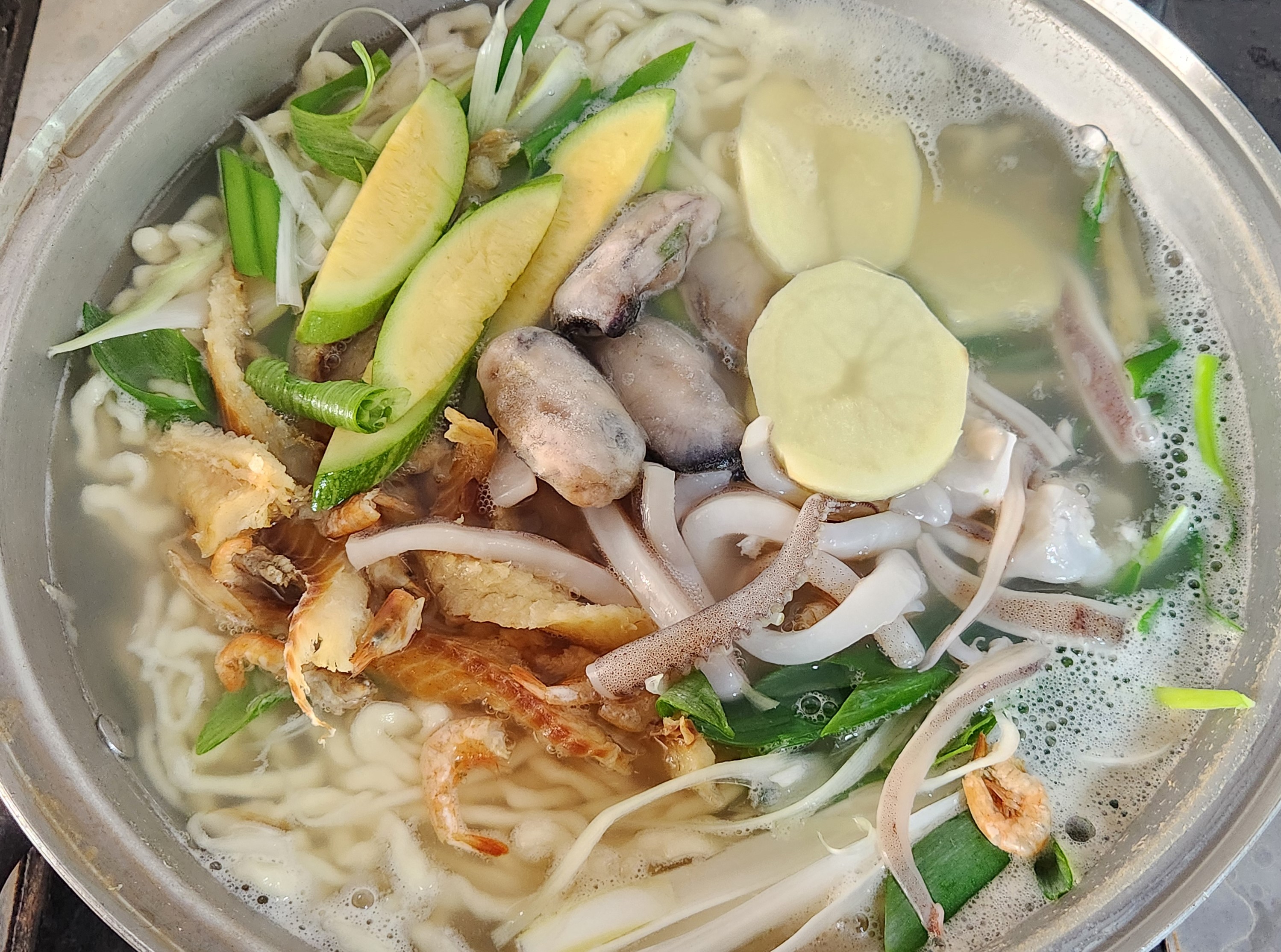 마리해물칼국수