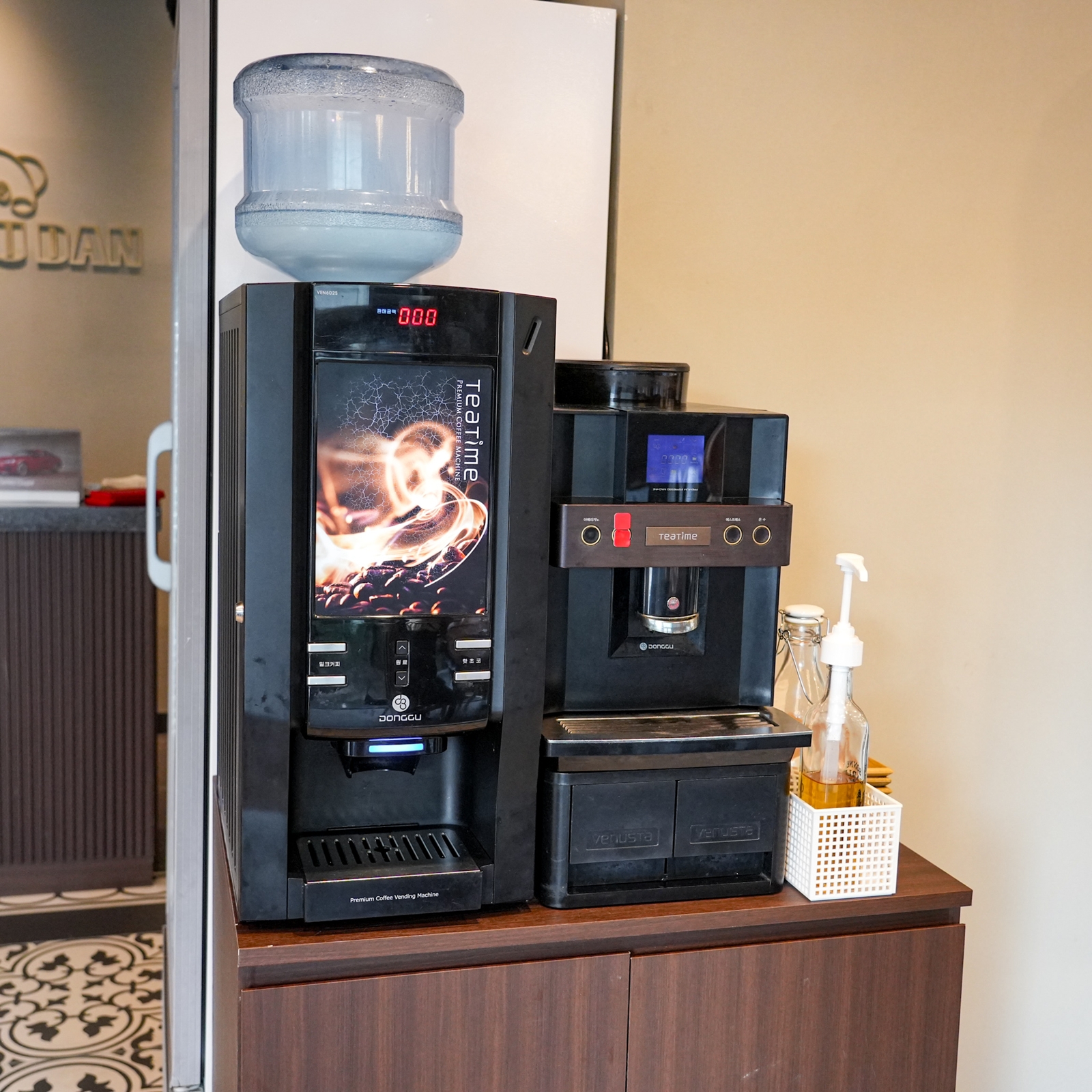 홍유단 중식당 인테리어