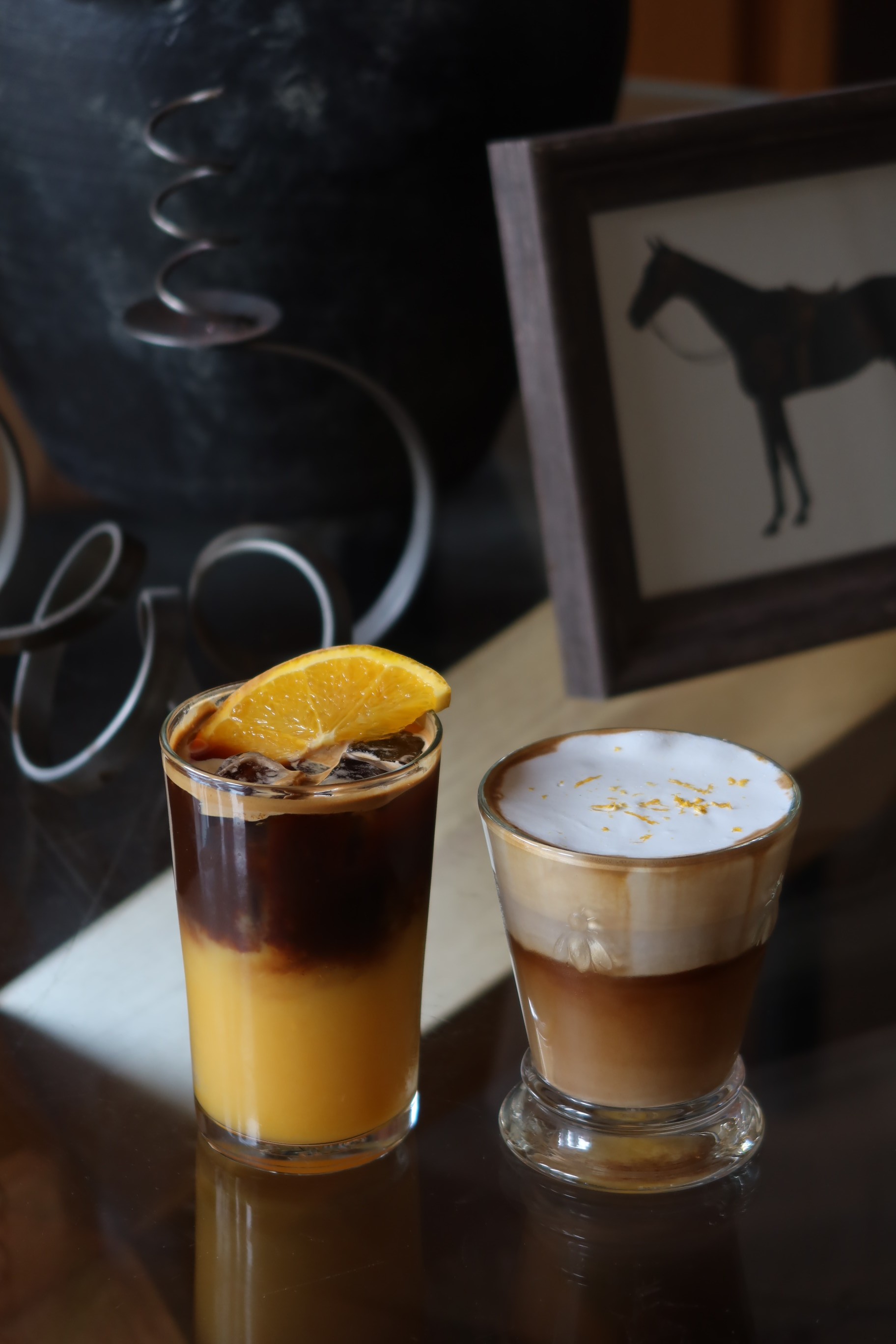 새들스커피앤바 대표 이미지: 야외 테이블