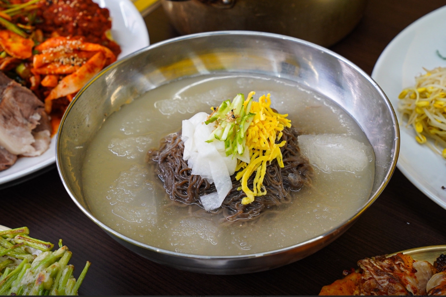 물냉면