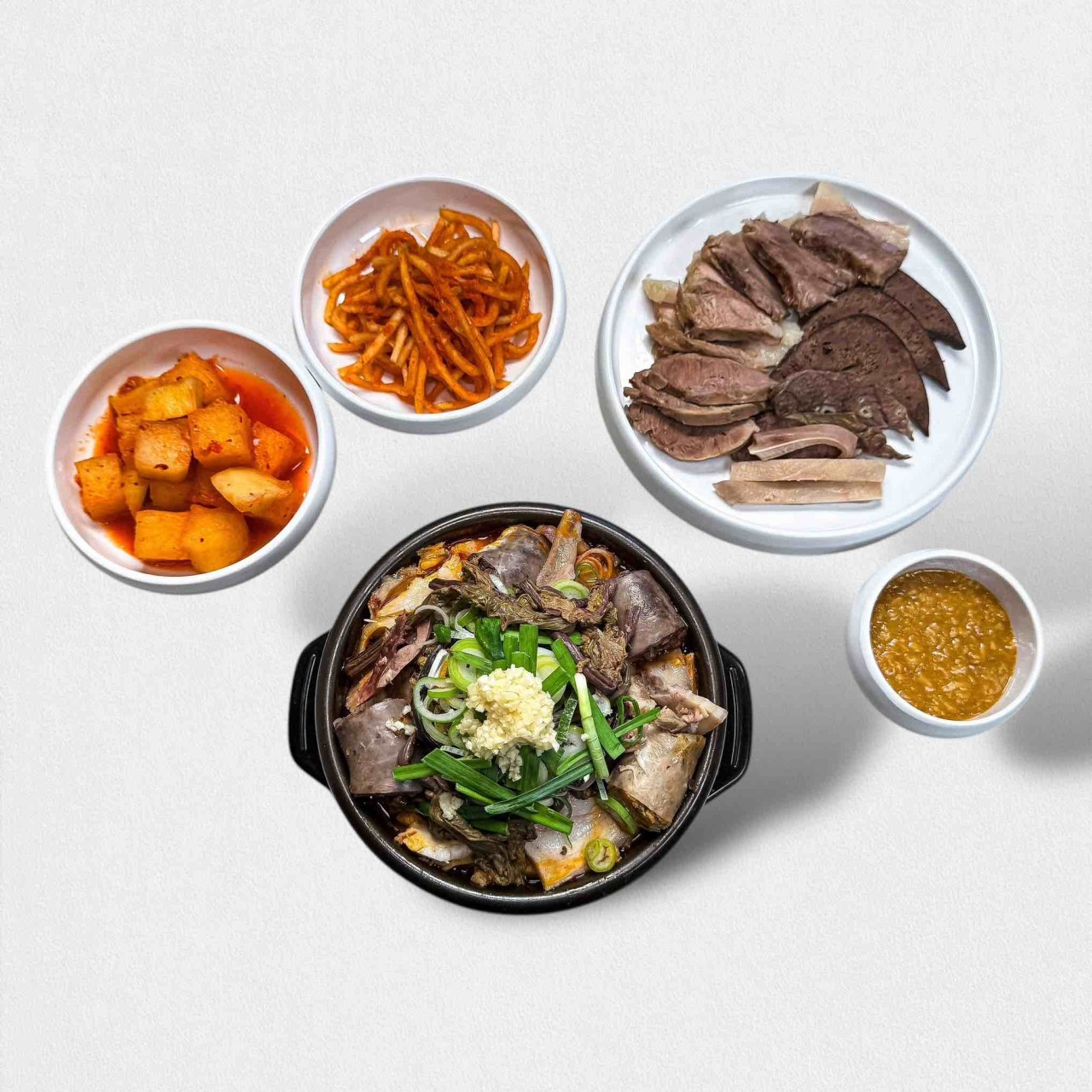 얼큰 고사리 갓순대국 수육정식