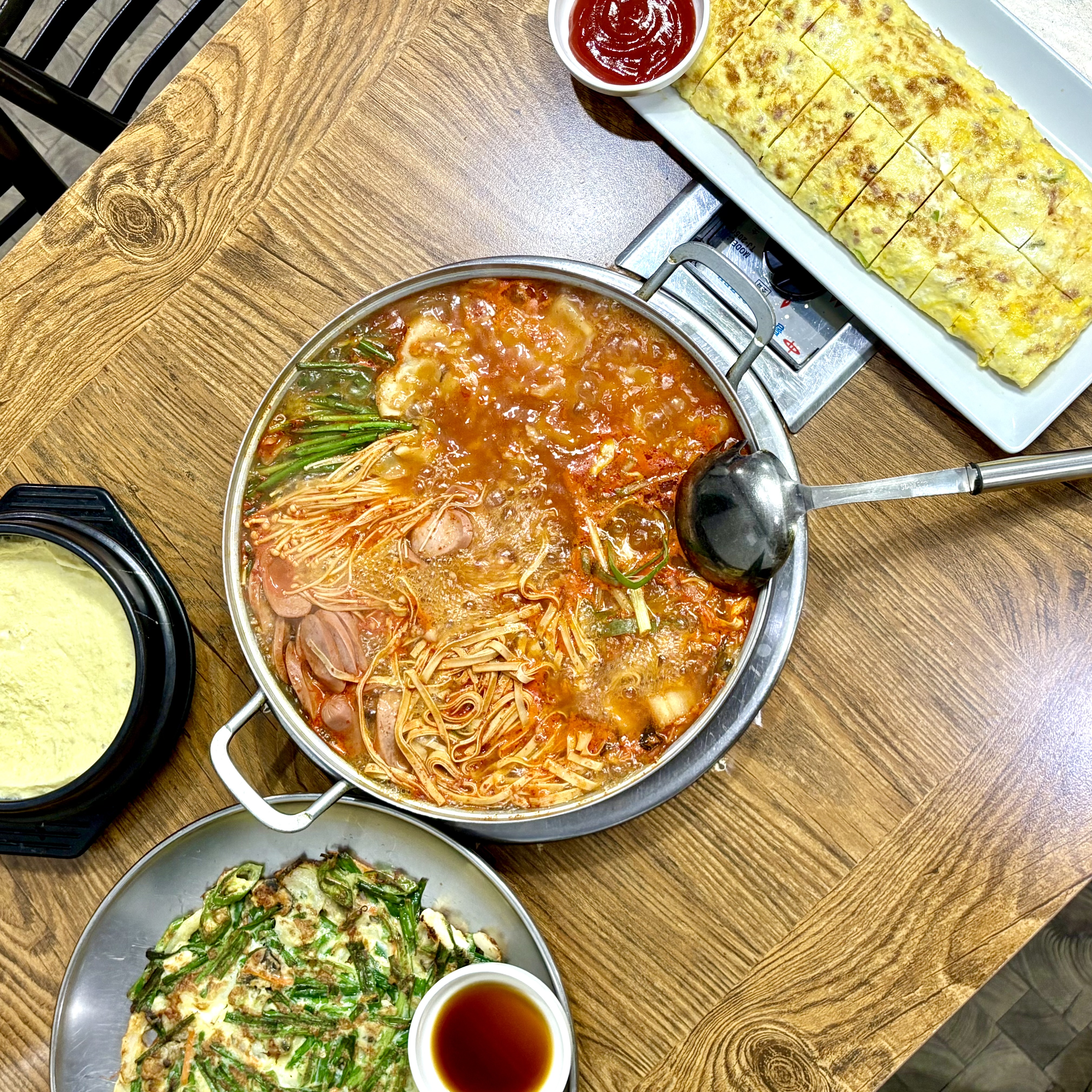 왕두꺼비 부대찌개