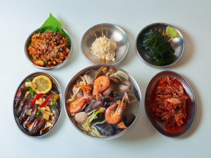 생조개 해물칼국수