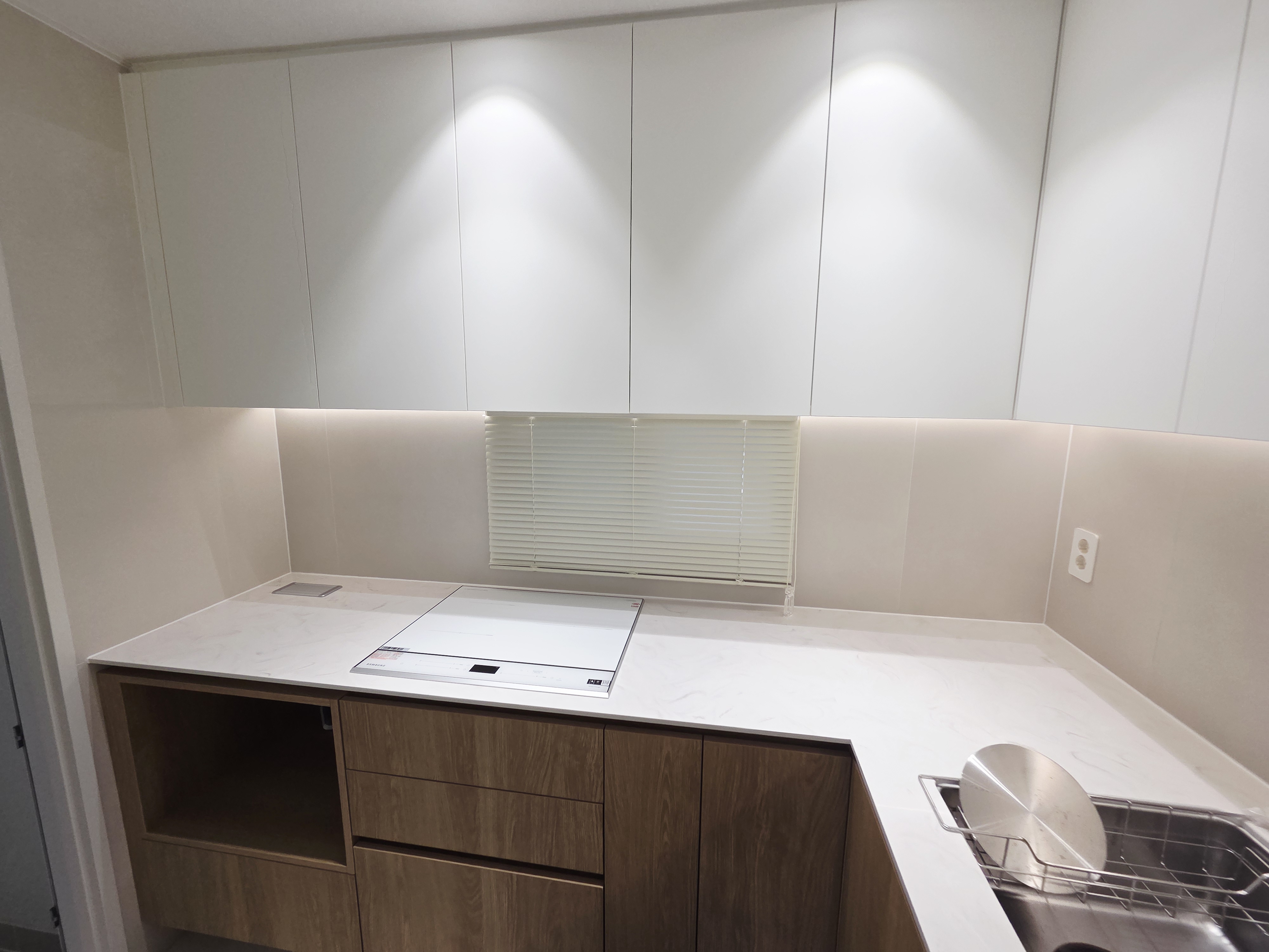 봄날애커튼블라인드 대표 이미지