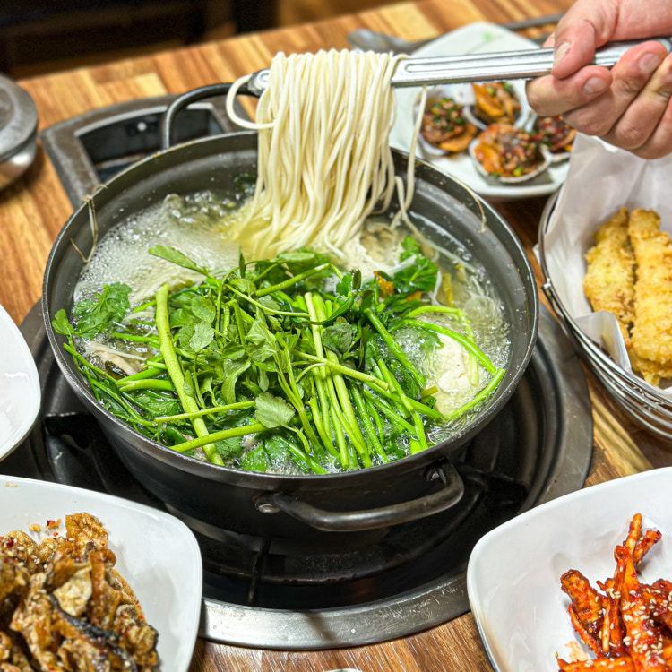 A세트(복칼국수+복튀김+복껍질)